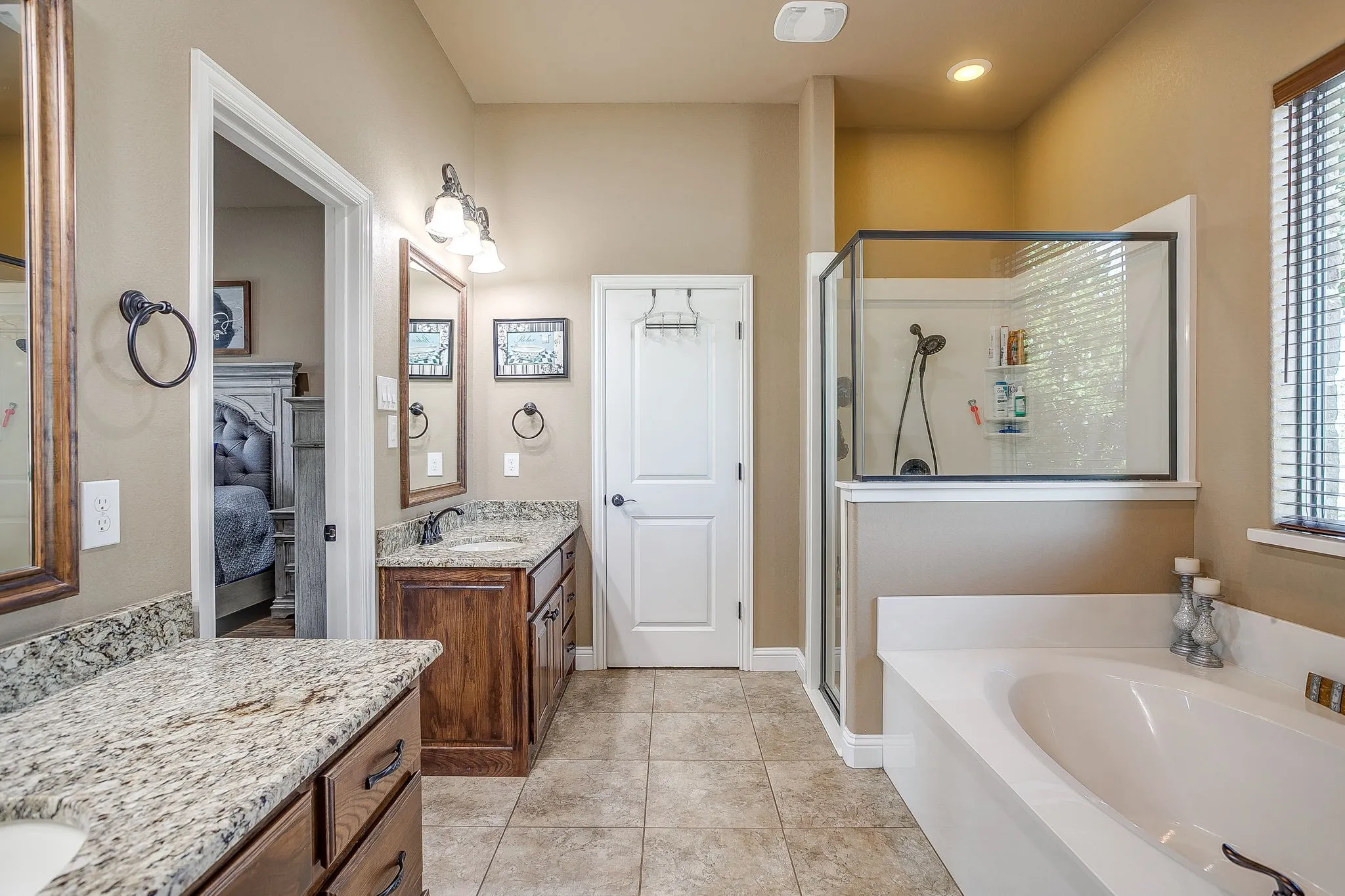Single Family Residence For Sale in Johnson County , 8401 Fullerton Drive, Cleburne, Texas 76033, 5 Bedroom, 3 Bathroom, 3 Garage spaces, 2,800 Sqft, built in 2013, mls#21353642, Real Estate Agent in Cleburne, Homes For Sale in Johnson county, Homes For Sale in Cleburne, Realtor in Cleburne Texas, Real Estate Brokerage Independent Realty Texas, Luminita Cordes Realtor