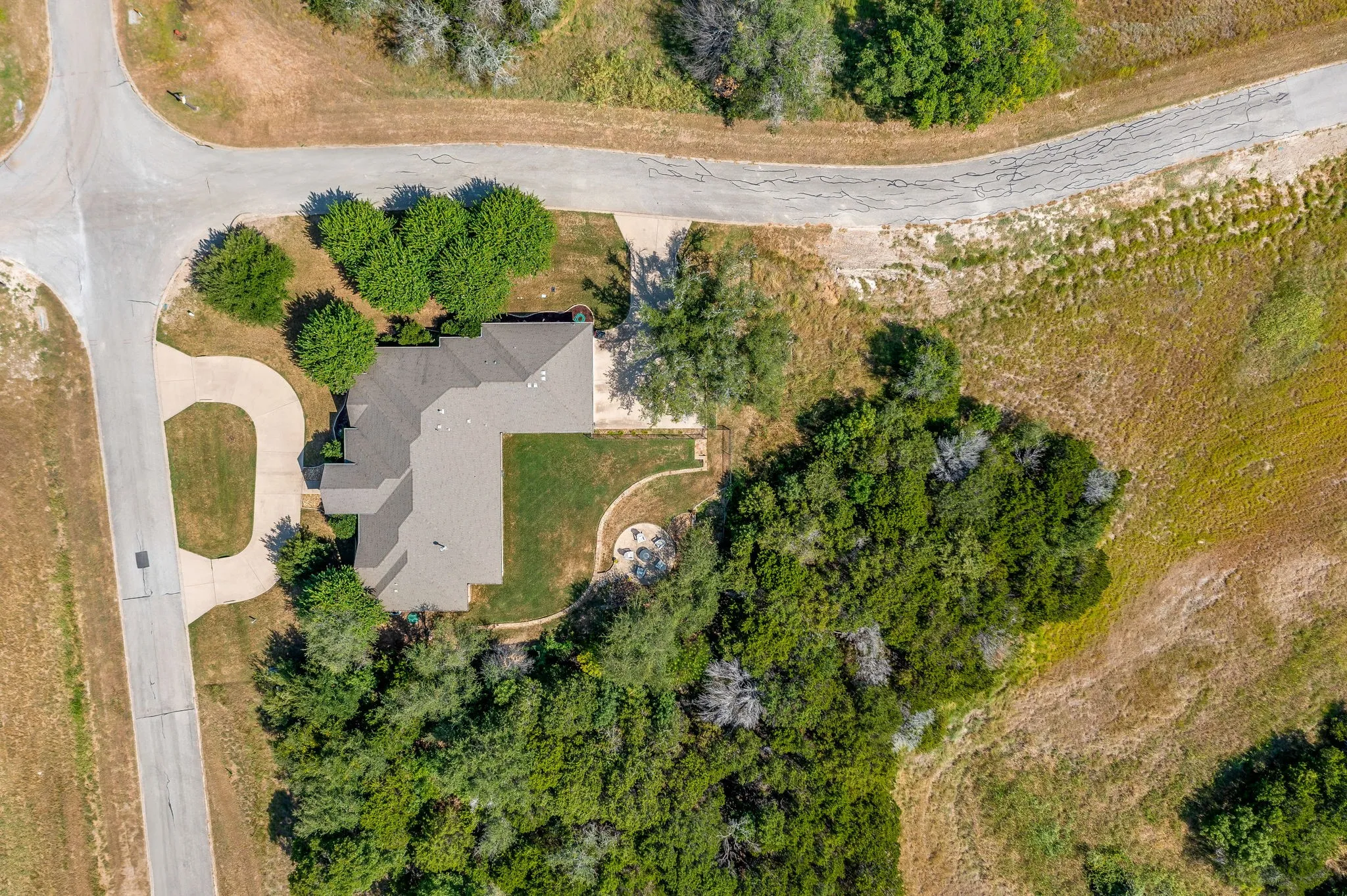 Single Family Residence For Sale in Johnson County , 8401 Fullerton Drive, Cleburne, Texas 76033, 5 Bedroom, 3 Bathroom, 3 Garage spaces, 2,800 Sqft, built in 2013, mls#21353642, Real Estate Agent in Cleburne, Homes For Sale in Johnson county, Homes For Sale in Cleburne, Realtor in Cleburne Texas, Real Estate Brokerage Independent Realty Texas, Luminita Cordes Realtor