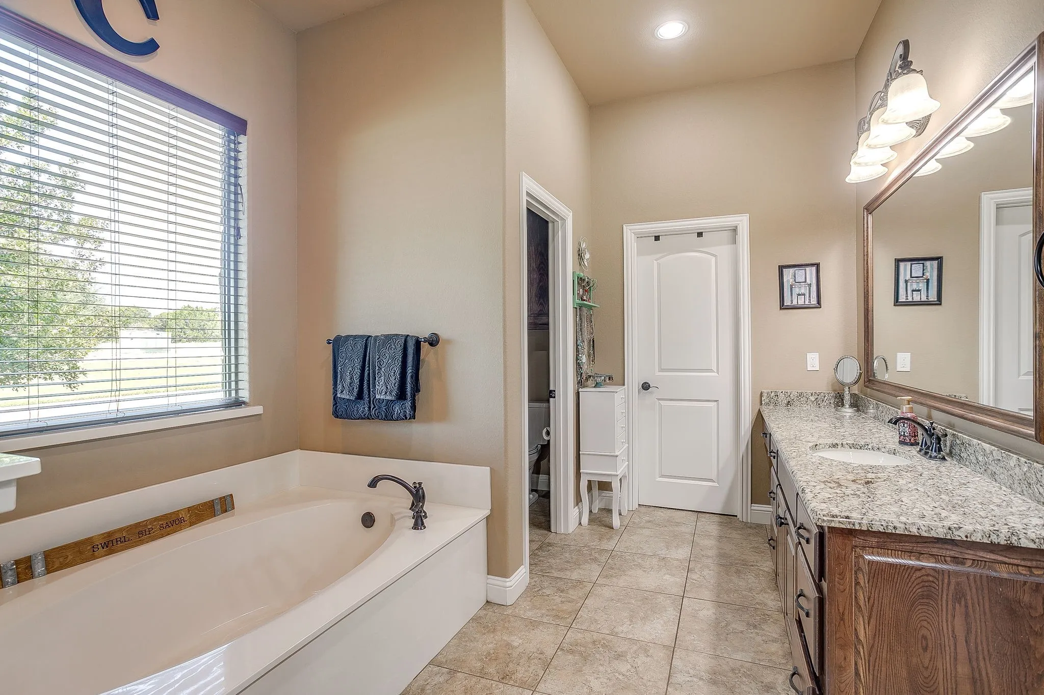 Single Family Residence For Sale in Johnson County , 8401 Fullerton Drive, Cleburne, Texas 76033, 5 Bedroom, 3 Bathroom, 3 Garage spaces, 2,800 Sqft, built in 2013, mls#21353642, Real Estate Agent in Cleburne, Homes For Sale in Johnson county, Homes For Sale in Cleburne, Realtor in Cleburne Texas, Real Estate Brokerage Independent Realty Texas, Luminita Cordes Realtor