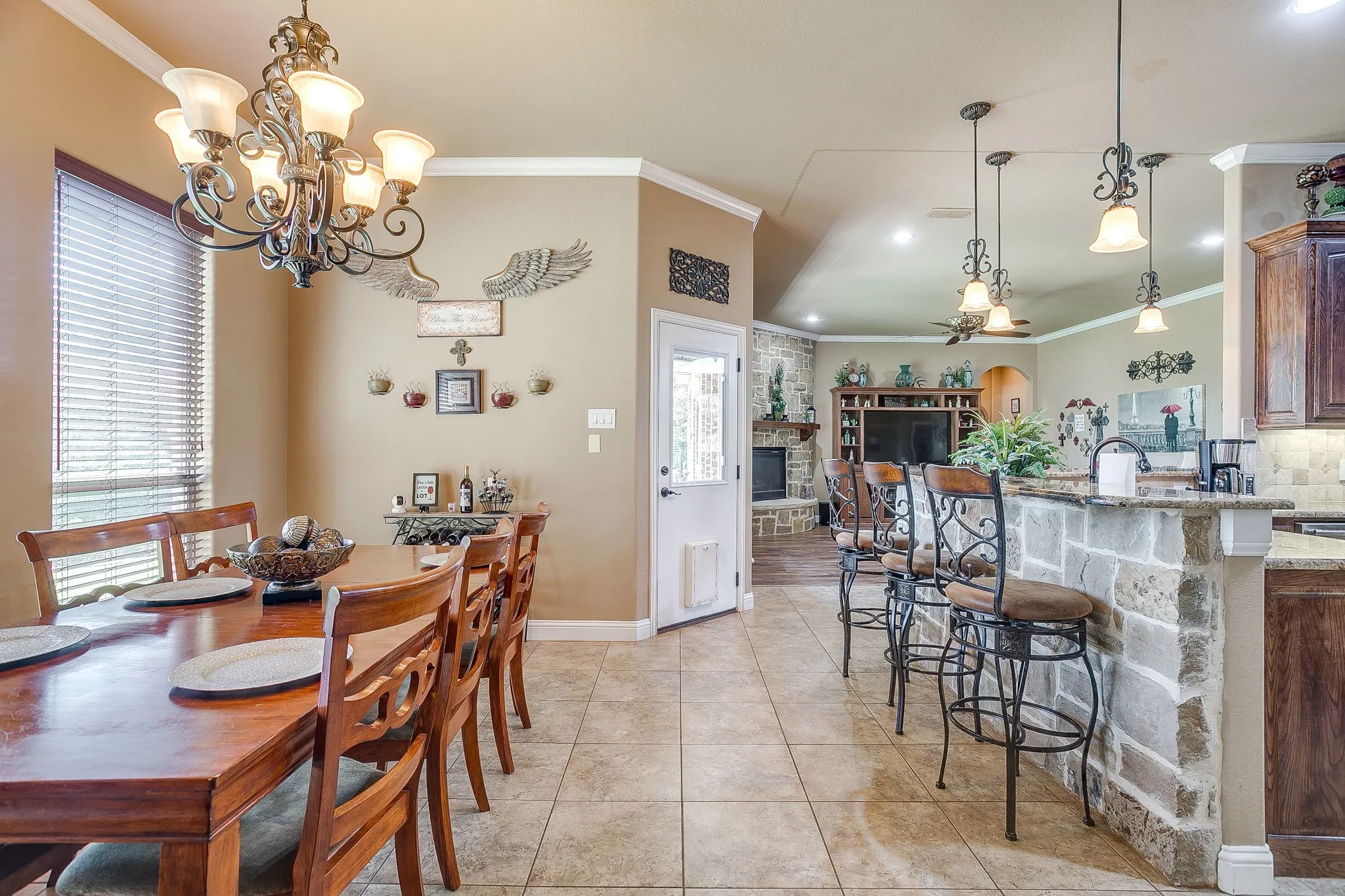 Single Family Residence For Sale in Johnson County , 8401 Fullerton Drive, Cleburne, Texas 76033, 5 Bedroom, 3 Bathroom, 3 Garage spaces, 2,800 Sqft, built in 2013, mls#21353642, Real Estate Agent in Cleburne, Homes For Sale in Johnson county, Homes For Sale in Cleburne, Realtor in Cleburne Texas, Real Estate Brokerage Independent Realty Texas, Luminita Cordes Realtor