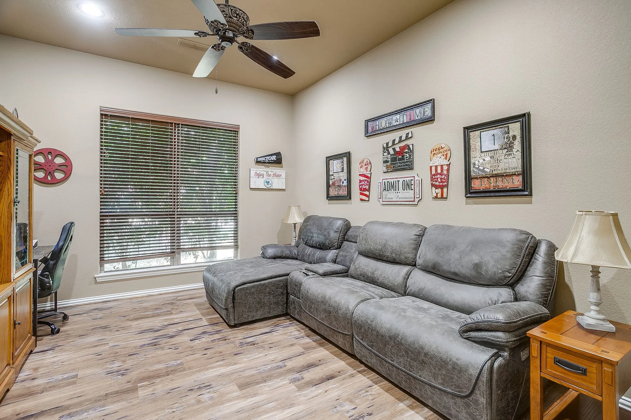 Single Family Residence For Sale in Johnson County , 8401 Fullerton Drive, Cleburne, Texas 76033, 5 Bedroom, 3 Bathroom, 3 Garage spaces, 2,800 Sqft, built in 2013, mls#21353642, Real Estate Agent in Cleburne, Homes For Sale in Johnson county, Homes For Sale in Cleburne, Realtor in Cleburne Texas, Real Estate Brokerage Independent Realty Texas, Luminita Cordes Realtor