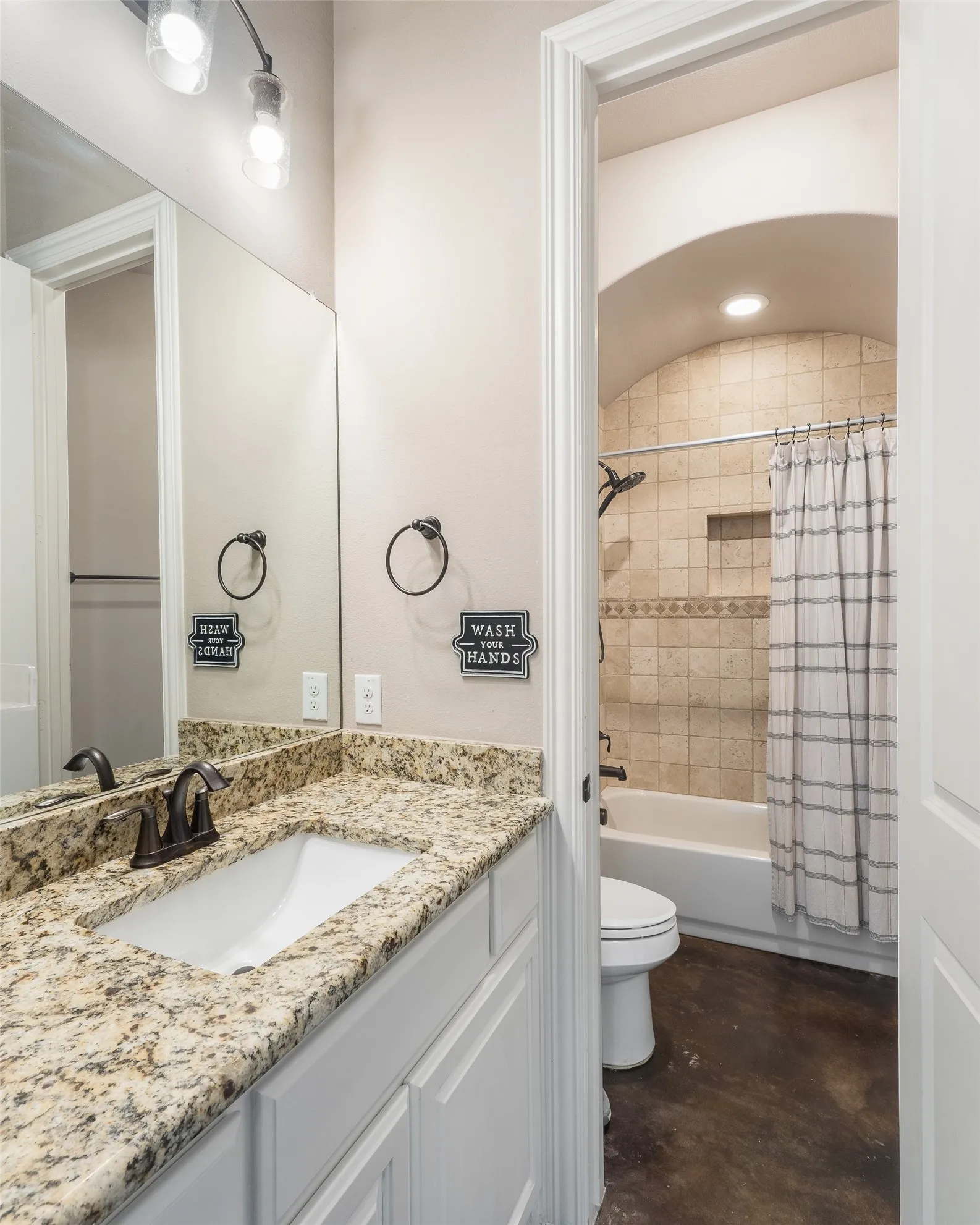 Single Family Residence For Sale in Collin County , 4640 Lake Breeze Drive, Mc Kinney, Texas 75071, 5 Bedroom, 3 Bathroom, 3 Garage spaces, 3,788 Sqft, built in 2016, mls#21353701, Real Estate Agent in Mc Kinney, Homes For Sale in Collin county, Homes For Sale in Mc Kinney, Realtor in Mc Kinney Texas, Real Estate Brokerage Independent Realty Texas, Luminita Cordes Realtor