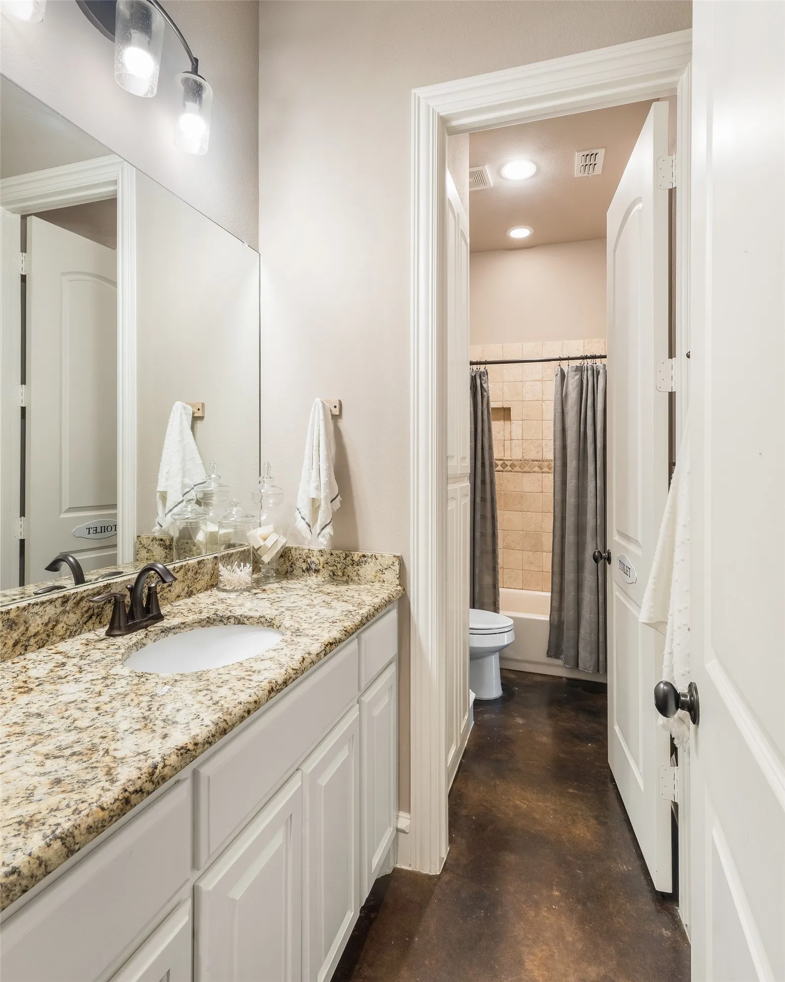 Single Family Residence For Sale in Collin County , 4640 Lake Breeze Drive, Mc Kinney, Texas 75071, 5 Bedroom, 3 Bathroom, 3 Garage spaces, 3,788 Sqft, built in 2016, mls#21353701, Real Estate Agent in Mc Kinney, Homes For Sale in Collin county, Homes For Sale in Mc Kinney, Realtor in Mc Kinney Texas, Real Estate Brokerage Independent Realty Texas, Luminita Cordes Realtor