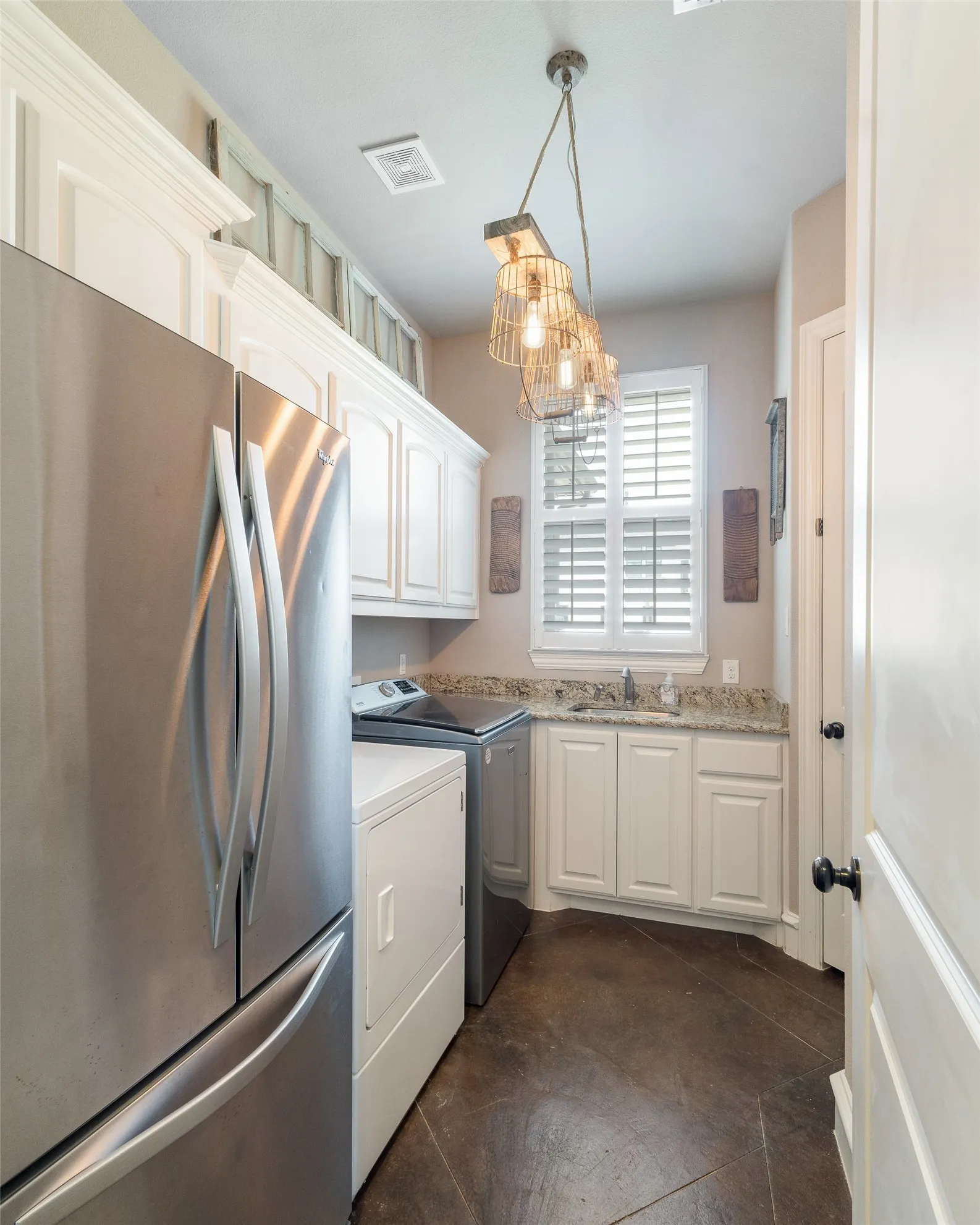 Single Family Residence For Sale in Collin County , 4640 Lake Breeze Drive, Mc Kinney, Texas 75071, 5 Bedroom, 3 Bathroom, 3 Garage spaces, 3,788 Sqft, built in 2016, mls#21353701, Real Estate Agent in Mc Kinney, Homes For Sale in Collin county, Homes For Sale in Mc Kinney, Realtor in Mc Kinney Texas, Real Estate Brokerage Independent Realty Texas, Luminita Cordes Realtor