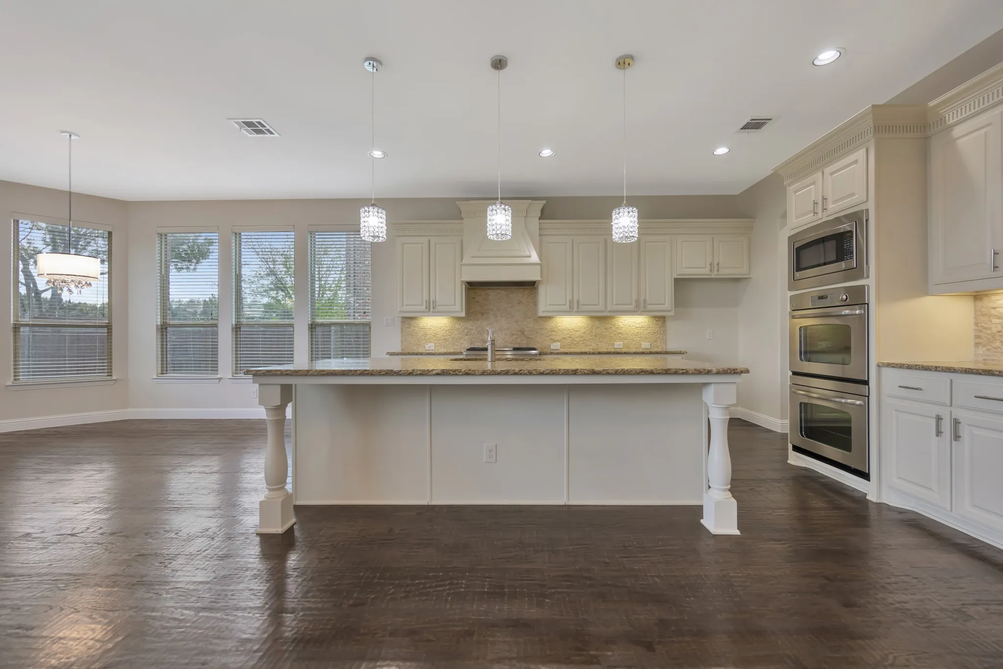 Gorgeous Chef's Kitchen showing off FRESH PAINT!