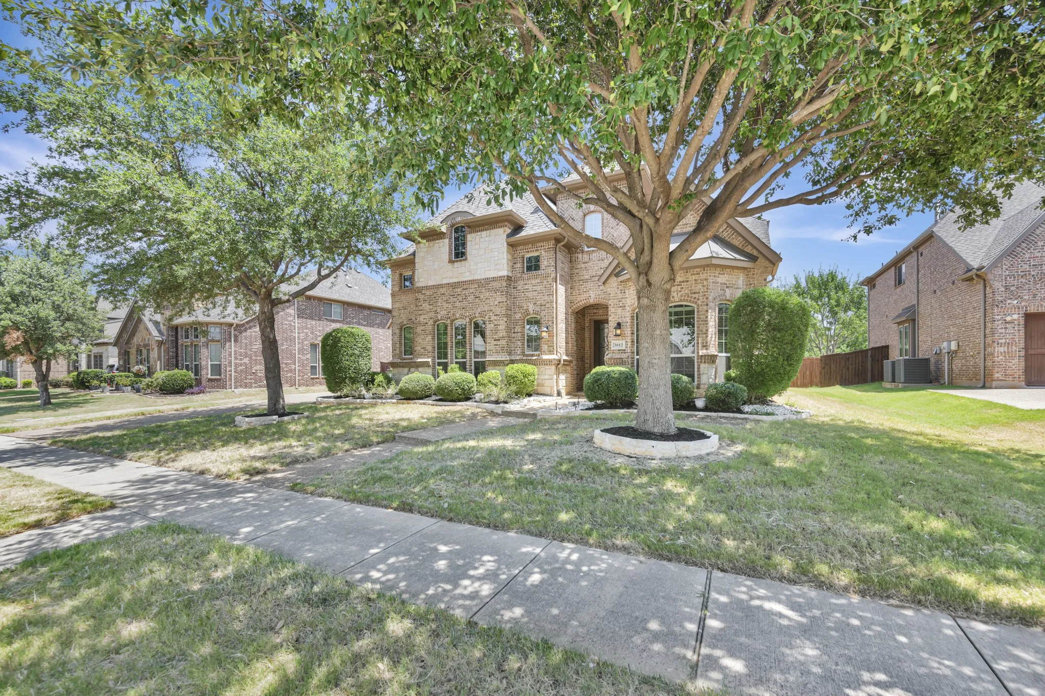 Lovely curb appeal!