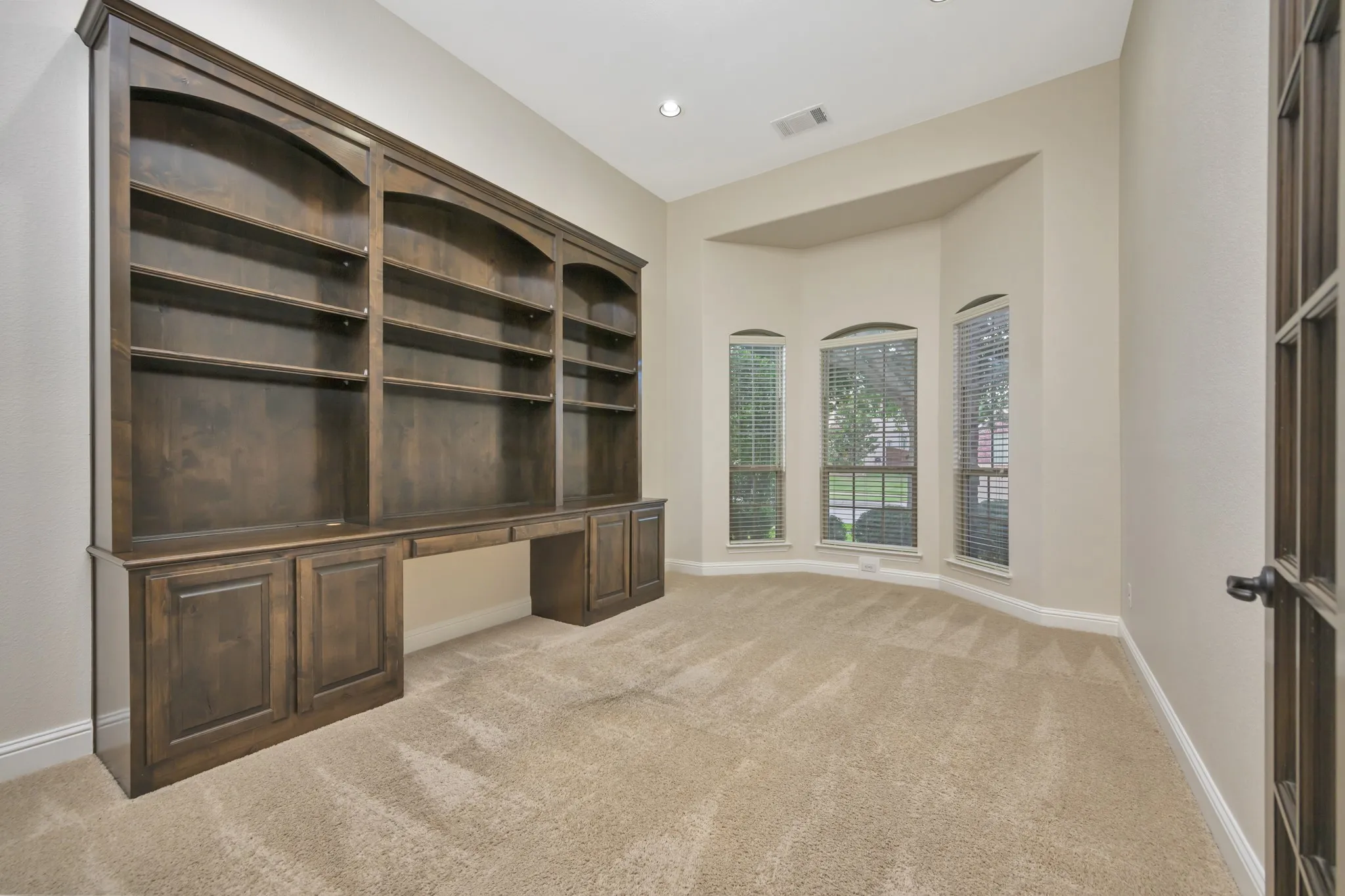 Single Family Residence For Sale in Denton County , 3012 Reid Drive, Flower Mound, Texas 75022, 5 Bedroom, 5 Bathroom, 3 Garage spaces, 4,829 Sqft, built in 2012, mls#21353150, Real Estate Agent in Flower Mound, Homes For Sale in Denton county, Homes For Sale in Flower Mound, Realtor in Flower Mound Texas, Real Estate Brokerage Independent Realty Texas, Luminita Cordes Realtor