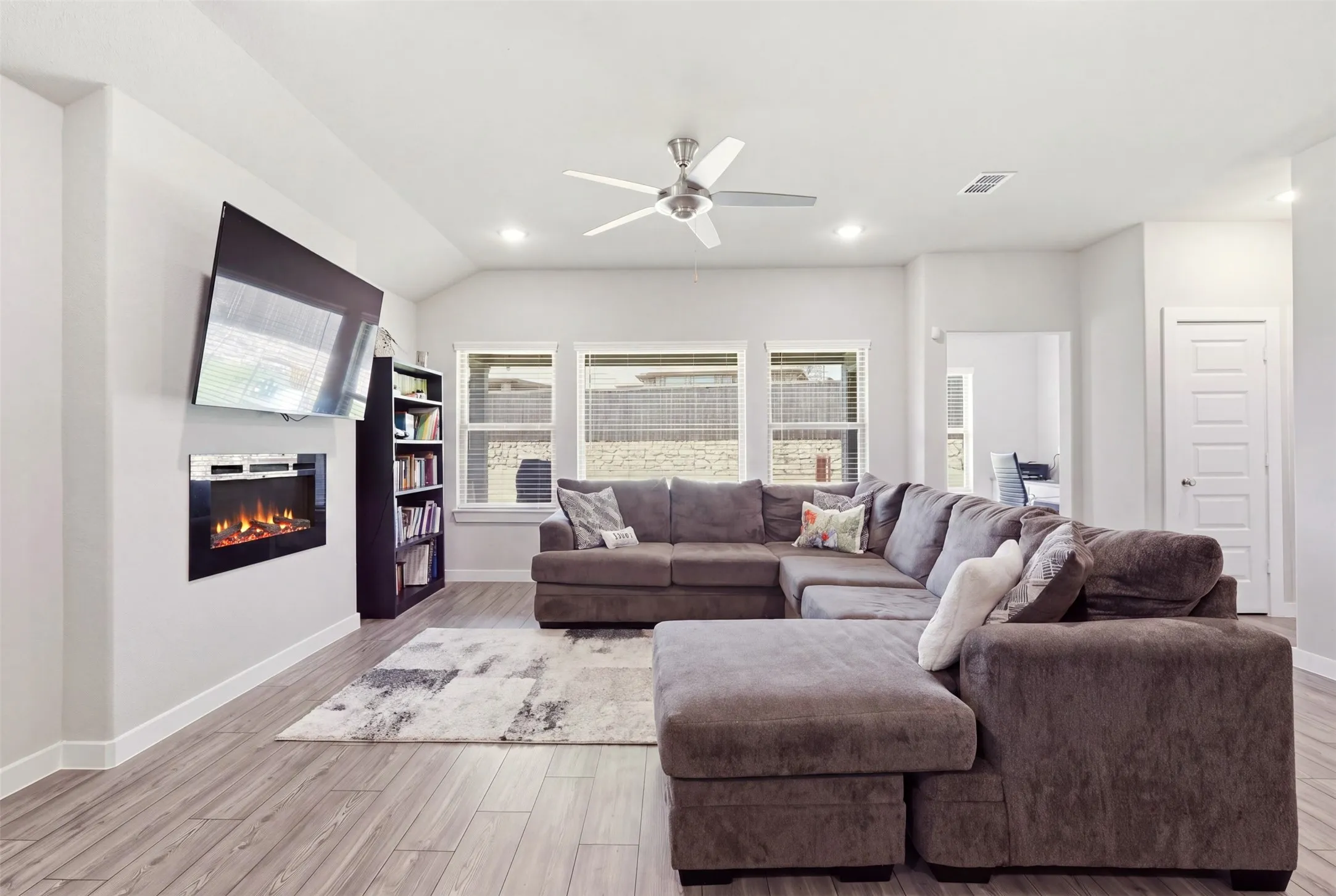 Single Family Residence For Sale in Collin County , 2513 Moser Lane, Royse City, Texas 75189, 4 Bedroom, 3 Bathroom, 2 Garage spaces, 2,174 Sqft, built in 2021, mls#21342367, Real Estate Agent in Royse City, Homes For Sale in Collin county, Homes For Sale in Royse City, Realtor in Royse City Texas, Real Estate Brokerage Independent Realty Texas, Luminita Cordes Realtor