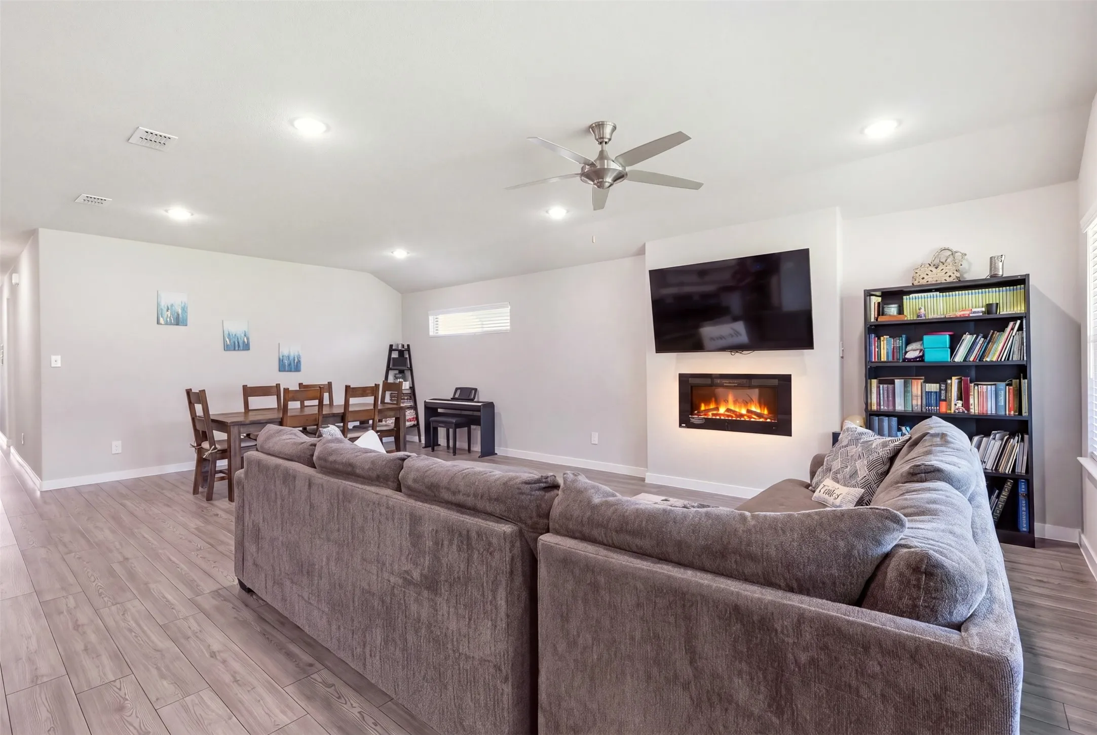 Single Family Residence For Sale in Collin County , 2513 Moser Lane, Royse City, Texas 75189, 4 Bedroom, 3 Bathroom, 2 Garage spaces, 2,174 Sqft, built in 2021, mls#21342367, Real Estate Agent in Royse City, Homes For Sale in Collin county, Homes For Sale in Royse City, Realtor in Royse City Texas, Real Estate Brokerage Independent Realty Texas, Luminita Cordes Realtor