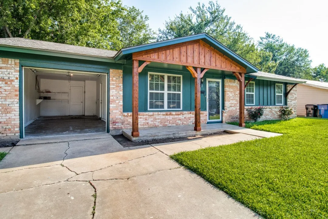 Single Family Residence For Rent in Grayson County , 155 Bob White Road, Denison, Texas 75020, 3 Bedroom, 2 Bathroom, 1 Garage spaces, 1,141 Sqft, built in 1961, mls#21353552, Real Estate Agent in Denison, Homes For Rent in Grayson county, Homes For Rent in Denison, Realtor in Denison Texas, Real Estate Brokerage Independent Realty Texas, Luminita Cordes Realtor