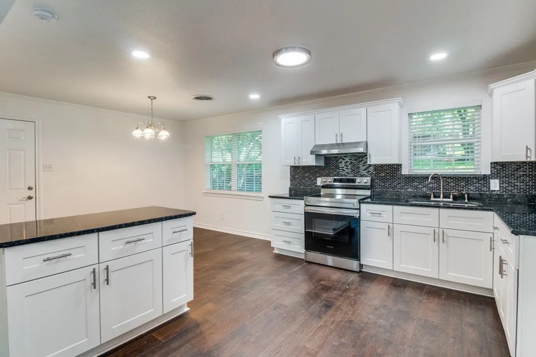 Single Family Residence For Rent in Grayson County , 155 Bob White Road, Denison, Texas 75020, 3 Bedroom, 2 Bathroom, 1 Garage spaces, 1,141 Sqft, built in 1961, mls#21353552, Real Estate Agent in Denison, Homes For Rent in Grayson county, Homes For Rent in Denison, Realtor in Denison Texas, Real Estate Brokerage Independent Realty Texas, Luminita Cordes Realtor