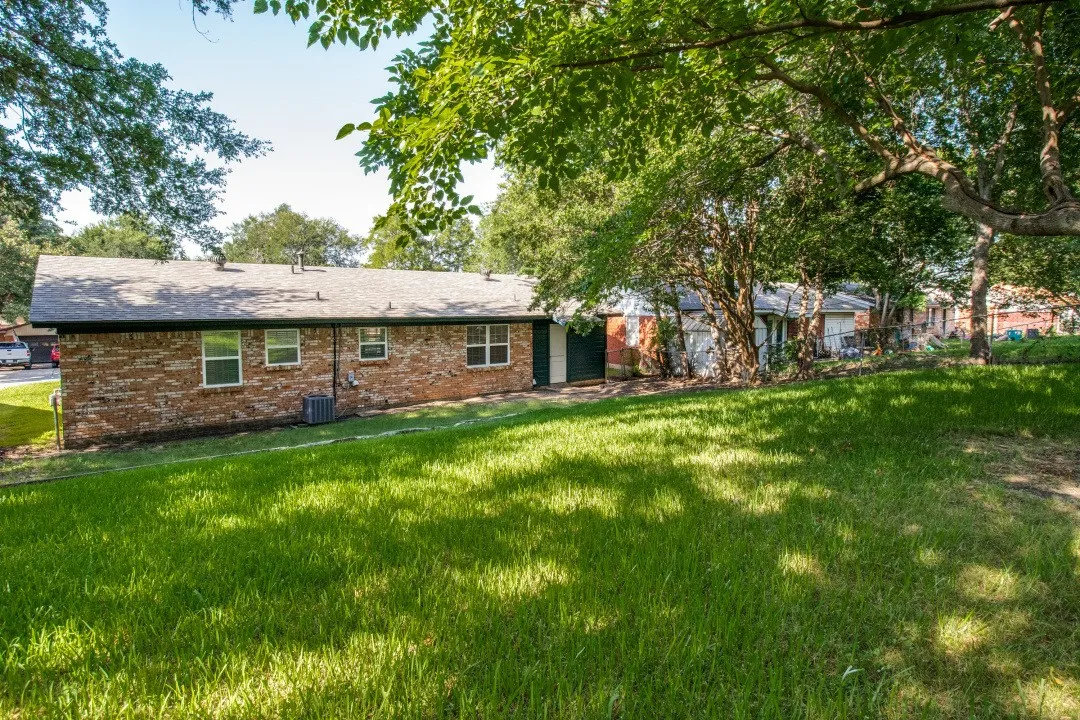 Single Family Residence For Rent in Grayson County , 155 Bob White Road, Denison, Texas 75020, 3 Bedroom, 2 Bathroom, 1 Garage spaces, 1,141 Sqft, built in 1961, mls#21353552, Real Estate Agent in Denison, Homes For Rent in Grayson county, Homes For Rent in Denison, Realtor in Denison Texas, Real Estate Brokerage Independent Realty Texas, Luminita Cordes Realtor