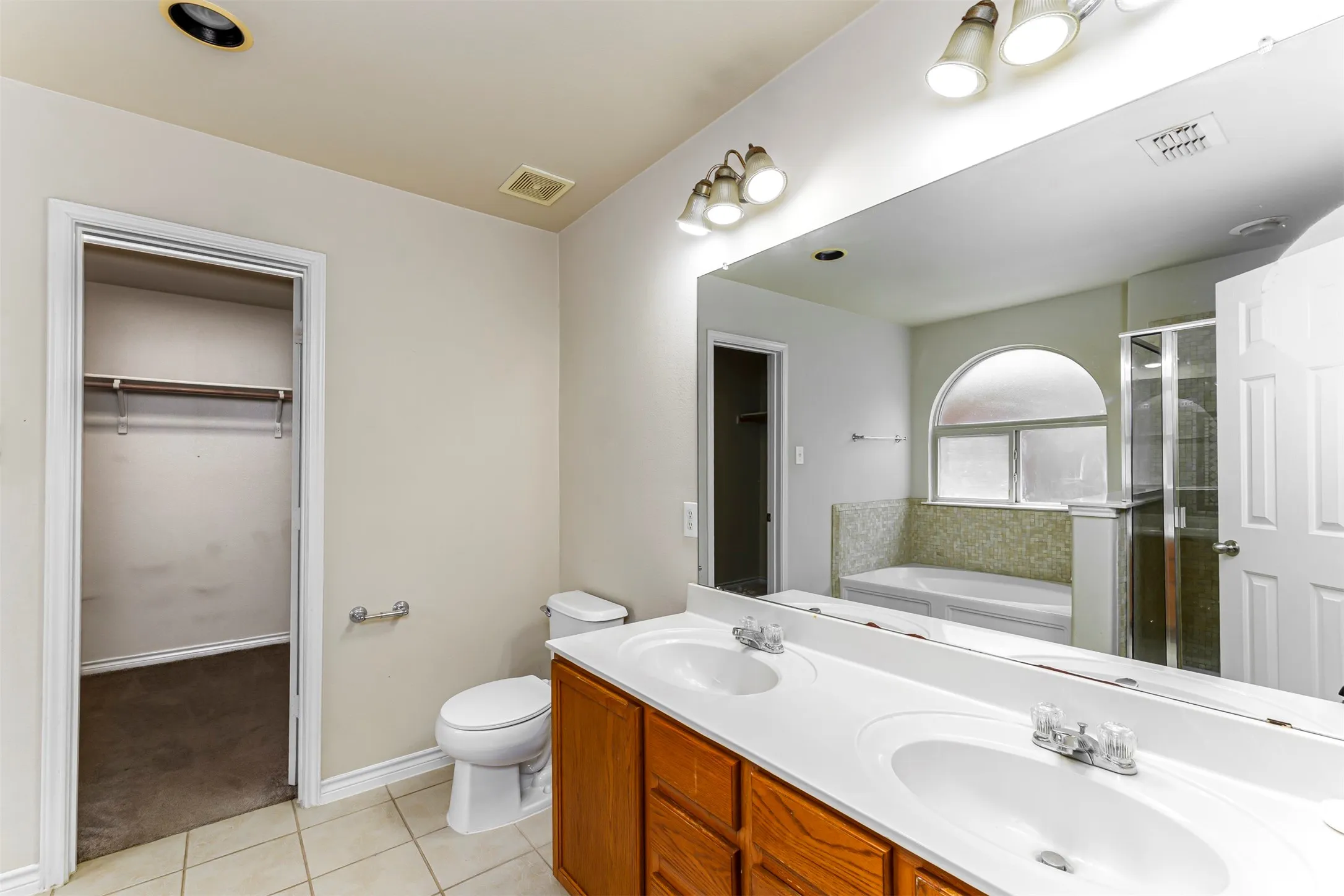 Single Family Residence For Rent in Dallas County , 5946 Harbor Glen Drive, Dallas, Texas 75249, 4 Bedroom, 3 Bathroom, 2 Garage spaces, 2,391 Sqft, built in 2006, mls#21353107, Real Estate Agent in Dallas, Homes For Rent in Dallas county, Homes For Rent in Dallas, Realtor in Dallas Texas, Real Estate Brokerage Independent Realty Texas, Luminita Cordes Realtor