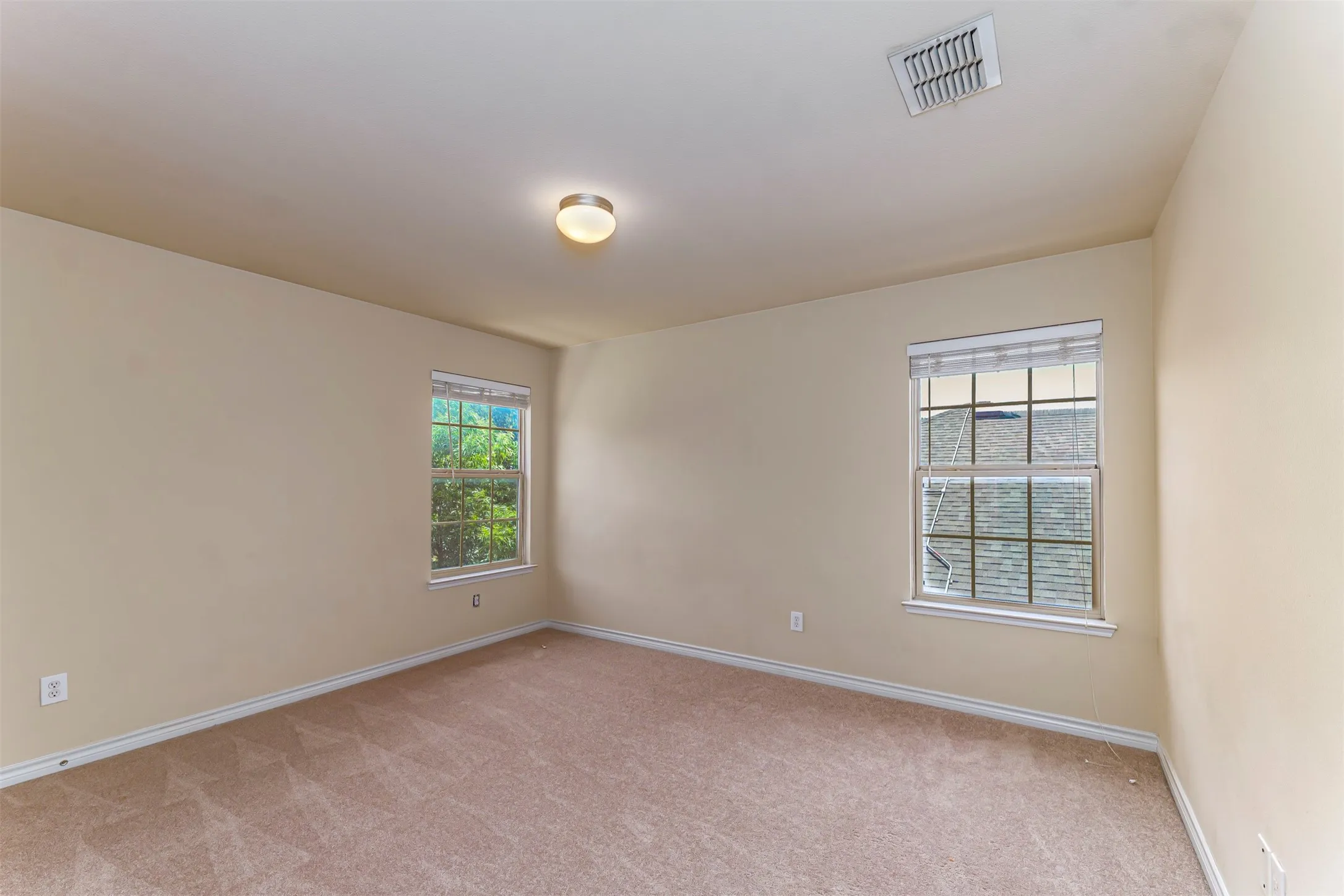 Single Family Residence For Rent in Dallas County , 5946 Harbor Glen Drive, Dallas, Texas 75249, 4 Bedroom, 3 Bathroom, 2 Garage spaces, 2,391 Sqft, built in 2006, mls#21353107, Real Estate Agent in Dallas, Homes For Rent in Dallas county, Homes For Rent in Dallas, Realtor in Dallas Texas, Real Estate Brokerage Independent Realty Texas, Luminita Cordes Realtor