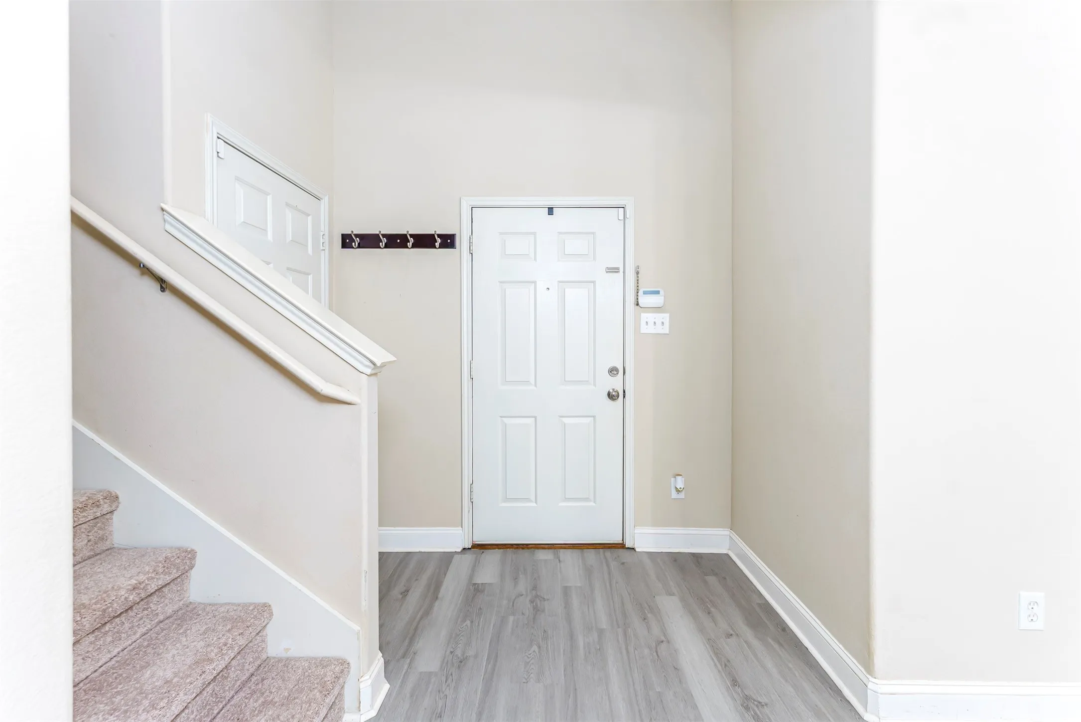 Single Family Residence For Rent in Dallas County , 5946 Harbor Glen Drive, Dallas, Texas 75249, 4 Bedroom, 3 Bathroom, 2 Garage spaces, 2,391 Sqft, built in 2006, mls#21353107, Real Estate Agent in Dallas, Homes For Rent in Dallas county, Homes For Rent in Dallas, Realtor in Dallas Texas, Real Estate Brokerage Independent Realty Texas, Luminita Cordes Realtor