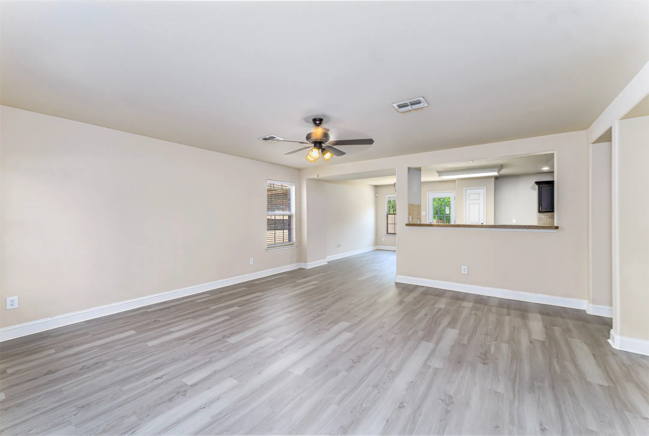 Single Family Residence For Rent in Dallas County , 5946 Harbor Glen Drive, Dallas, Texas 75249, 4 Bedroom, 3 Bathroom, 2 Garage spaces, 2,391 Sqft, built in 2006, mls#21353107, Real Estate Agent in Dallas, Homes For Rent in Dallas county, Homes For Rent in Dallas, Realtor in Dallas Texas, Real Estate Brokerage Independent Realty Texas, Luminita Cordes Realtor