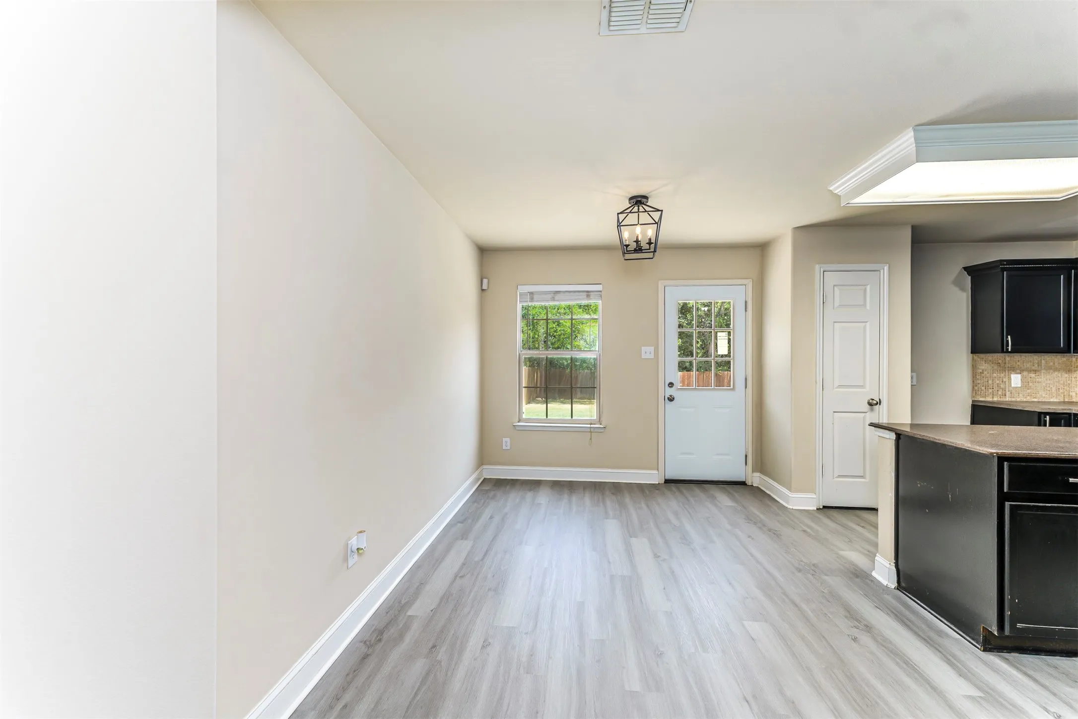 Single Family Residence For Rent in Dallas County , 5946 Harbor Glen Drive, Dallas, Texas 75249, 4 Bedroom, 3 Bathroom, 2 Garage spaces, 2,391 Sqft, built in 2006, mls#21353107, Real Estate Agent in Dallas, Homes For Rent in Dallas county, Homes For Rent in Dallas, Realtor in Dallas Texas, Real Estate Brokerage Independent Realty Texas, Luminita Cordes Realtor