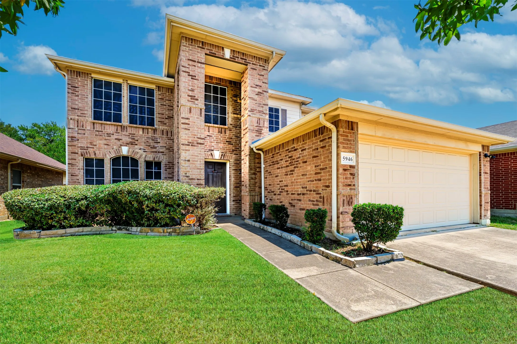 Single Family Residence For Rent in Dallas County , 5946 Harbor Glen Drive, Dallas, Texas 75249, 4 Bedroom, 3 Bathroom, 2 Garage spaces, 2,391 Sqft, built in 2006, mls#21353107, Real Estate Agent in Dallas, Homes For Rent in Dallas county, Homes For Rent in Dallas, Realtor in Dallas Texas, Real Estate Brokerage Independent Realty Texas, Luminita Cordes Realtor