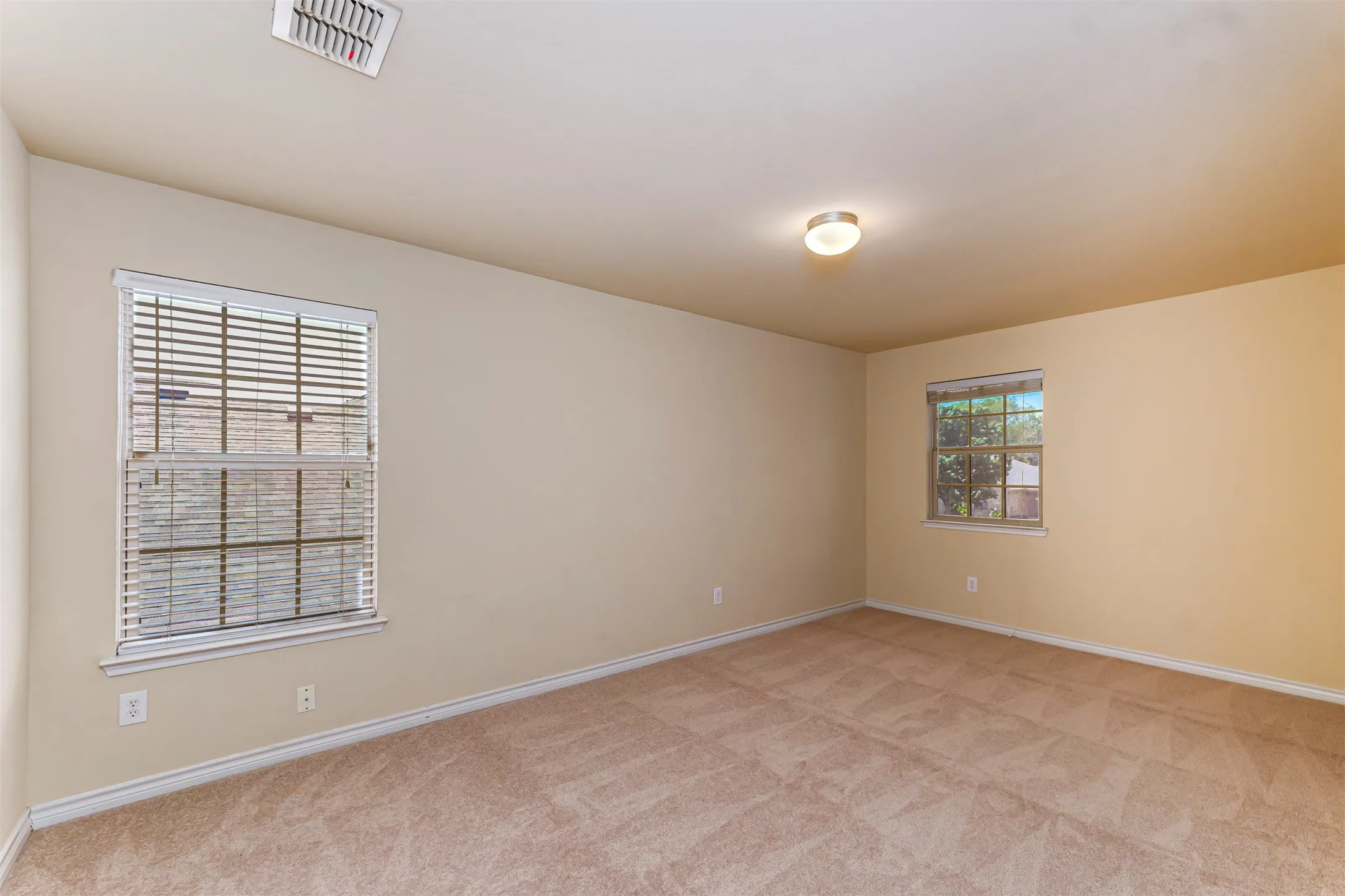 Single Family Residence For Rent in Dallas County , 5946 Harbor Glen Drive, Dallas, Texas 75249, 4 Bedroom, 3 Bathroom, 2 Garage spaces, 2,391 Sqft, built in 2006, mls#21353107, Real Estate Agent in Dallas, Homes For Rent in Dallas county, Homes For Rent in Dallas, Realtor in Dallas Texas, Real Estate Brokerage Independent Realty Texas, Luminita Cordes Realtor