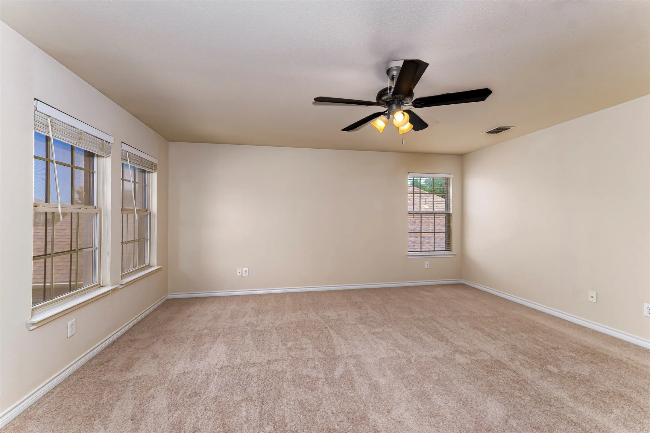 Single Family Residence For Rent in Dallas County , 5946 Harbor Glen Drive, Dallas, Texas 75249, 4 Bedroom, 3 Bathroom, 2 Garage spaces, 2,391 Sqft, built in 2006, mls#21353107, Real Estate Agent in Dallas, Homes For Rent in Dallas county, Homes For Rent in Dallas, Realtor in Dallas Texas, Real Estate Brokerage Independent Realty Texas, Luminita Cordes Realtor