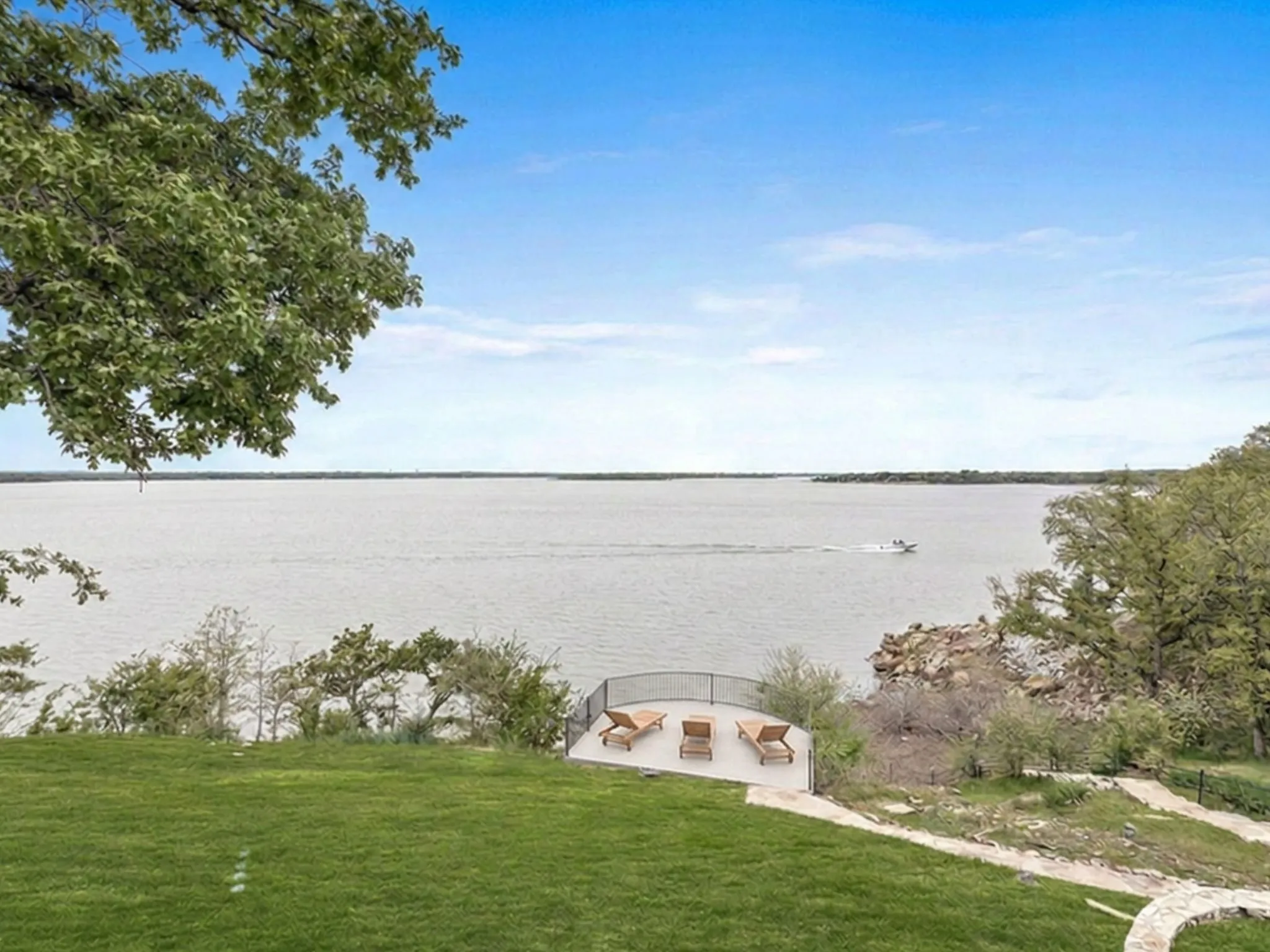 Single Family Residence For Sale in Denton County , 1190 Emerald Sound Boulevard, Oak Point, Texas 75068, 5 Bedroom, 3 Bathroom, 3 Garage spaces, 5,481 Sqft, built in 1997, mls#21353799, Real Estate Agent in Oak Point, Homes For Sale in Denton county, Homes For Sale in Oak Point, Realtor in Oak Point Texas, Real Estate Brokerage Independent Realty Texas, Luminita Cordes Realtor