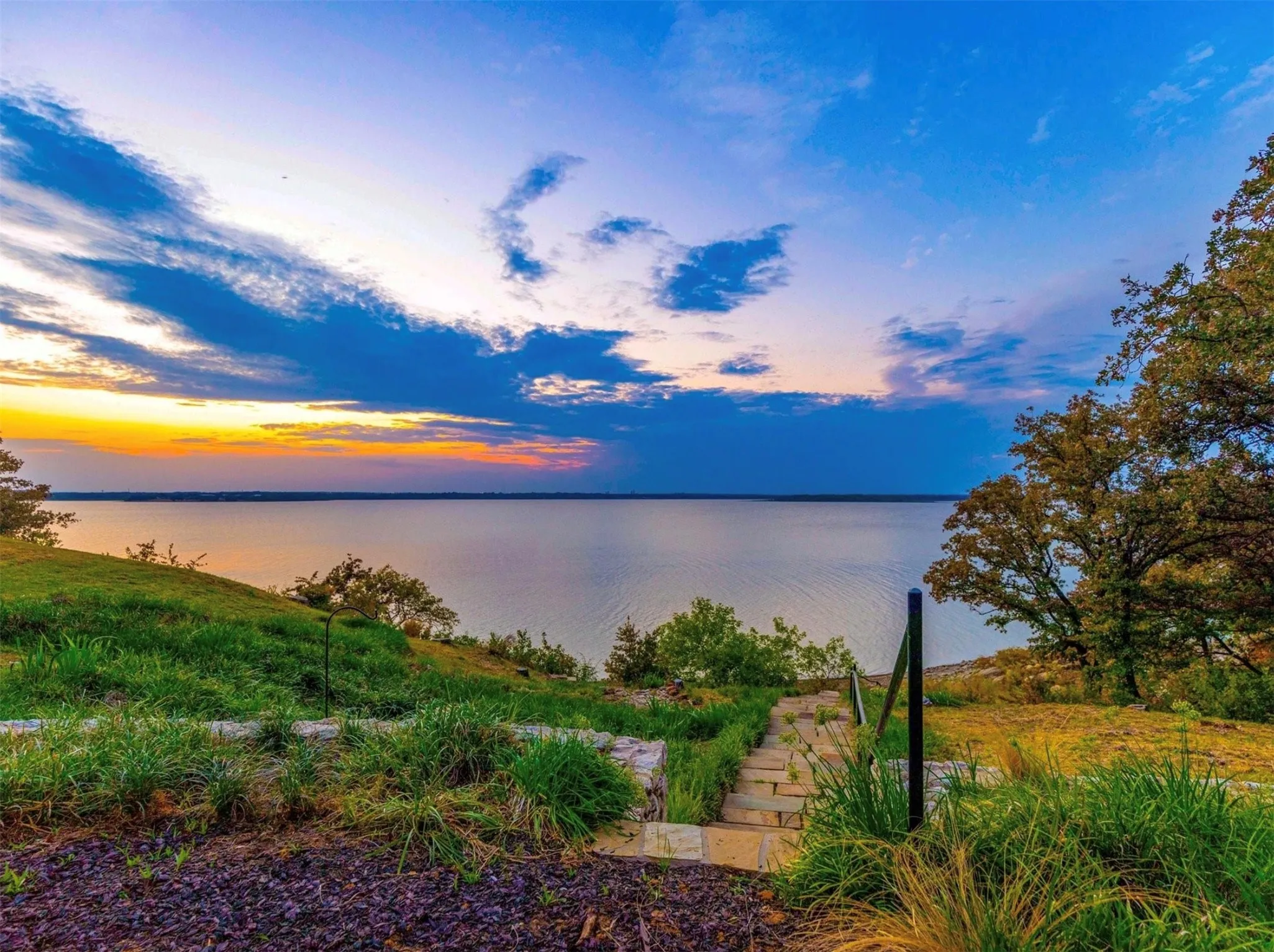 Single Family Residence For Sale in Denton County , 1190 Emerald Sound Boulevard, Oak Point, Texas 75068, 5 Bedroom, 3 Bathroom, 3 Garage spaces, 5,481 Sqft, built in 1997, mls#21353799, Real Estate Agent in Oak Point, Homes For Sale in Denton county, Homes For Sale in Oak Point, Realtor in Oak Point Texas, Real Estate Brokerage Independent Realty Texas, Luminita Cordes Realtor