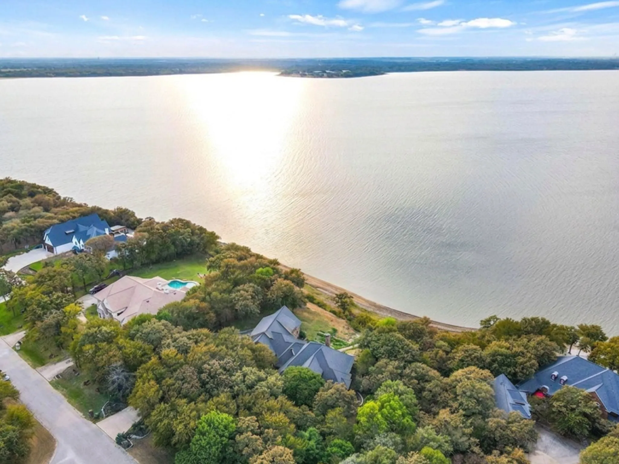 Single Family Residence For Sale in Denton County , 1190 Emerald Sound Boulevard, Oak Point, Texas 75068, 5 Bedroom, 3 Bathroom, 3 Garage spaces, 5,481 Sqft, built in 1997, mls#21353799, Real Estate Agent in Oak Point, Homes For Sale in Denton county, Homes For Sale in Oak Point, Realtor in Oak Point Texas, Real Estate Brokerage Independent Realty Texas, Luminita Cordes Realtor