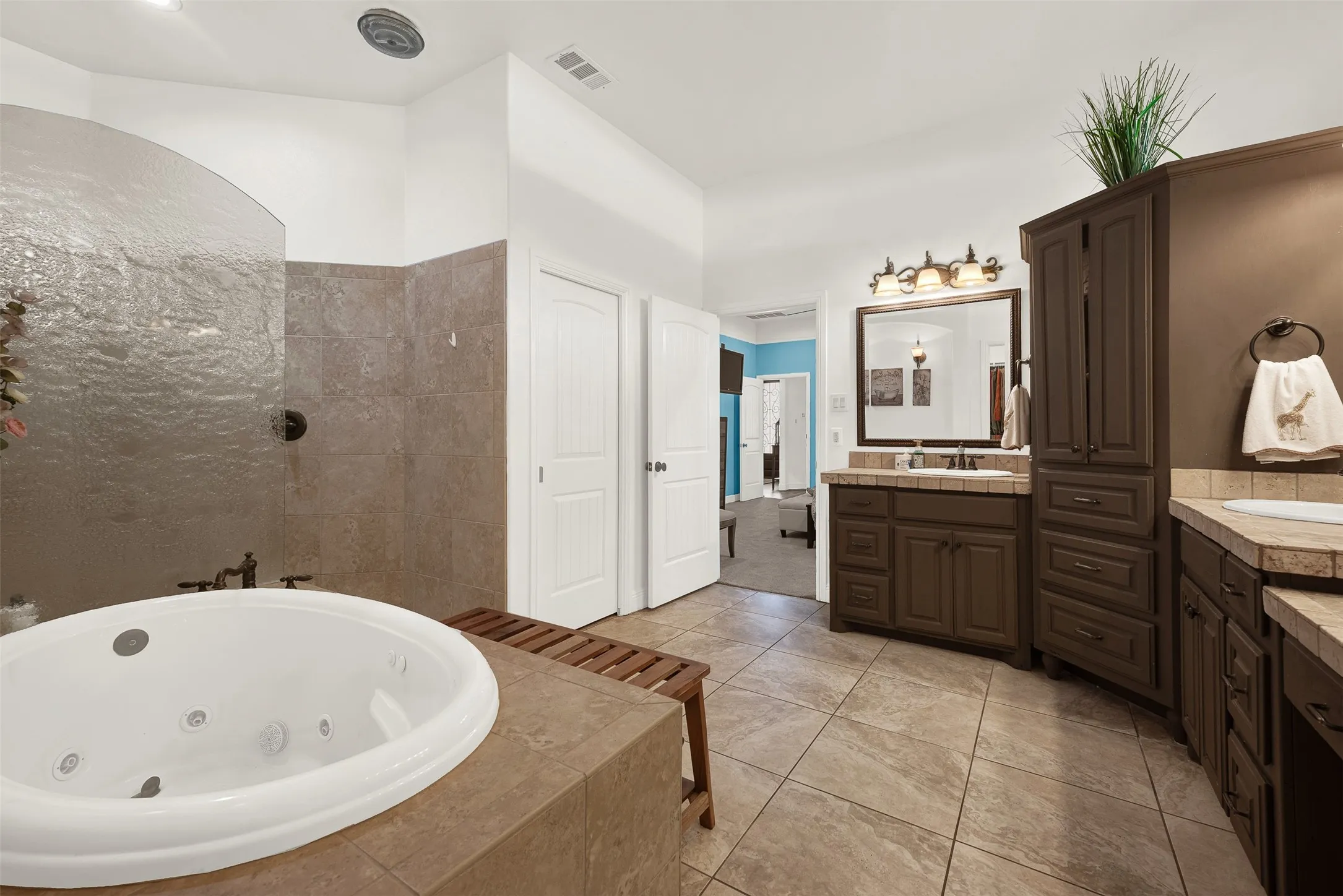 Single Family Residence For Sale in Parker County , 141 Birdie Drive, Lipan, Texas 76462, 4 Bedrooms, 3 Bathrooms, 3 Garage spaces, 3,008 Sqft, built in 2005, Price $549,000, mls#21343969, Real Estate Agent in Lipan, Homes For Sale in Parker county, Homes For Sale in Lipan, Realtor in Lipan Texas, Real Estate Brokerage Independent Realty Texas, Luminita Cordes Realtor