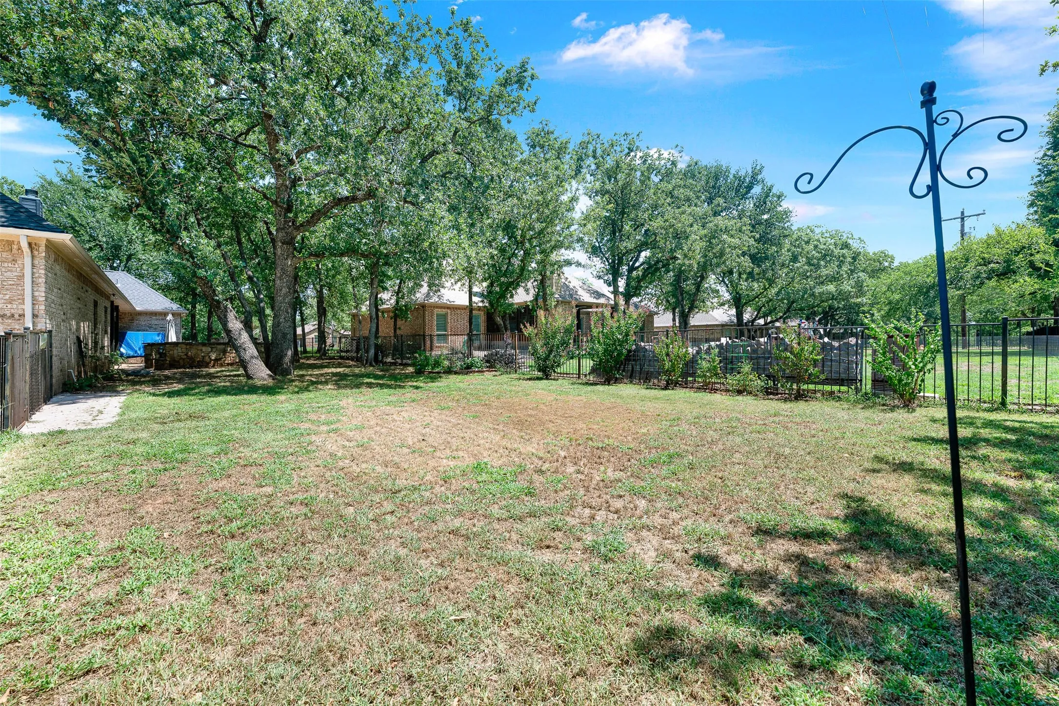 Single Family Residence For Sale in Parker County , 141 Birdie Drive, Lipan, Texas 76462, 4 Bedrooms, 3 Bathrooms, 3 Garage spaces, 3,008 Sqft, built in 2005, Price $549,000, mls#21343969, Real Estate Agent in Lipan, Homes For Sale in Parker county, Homes For Sale in Lipan, Realtor in Lipan Texas, Real Estate Brokerage Independent Realty Texas, Luminita Cordes Realtor