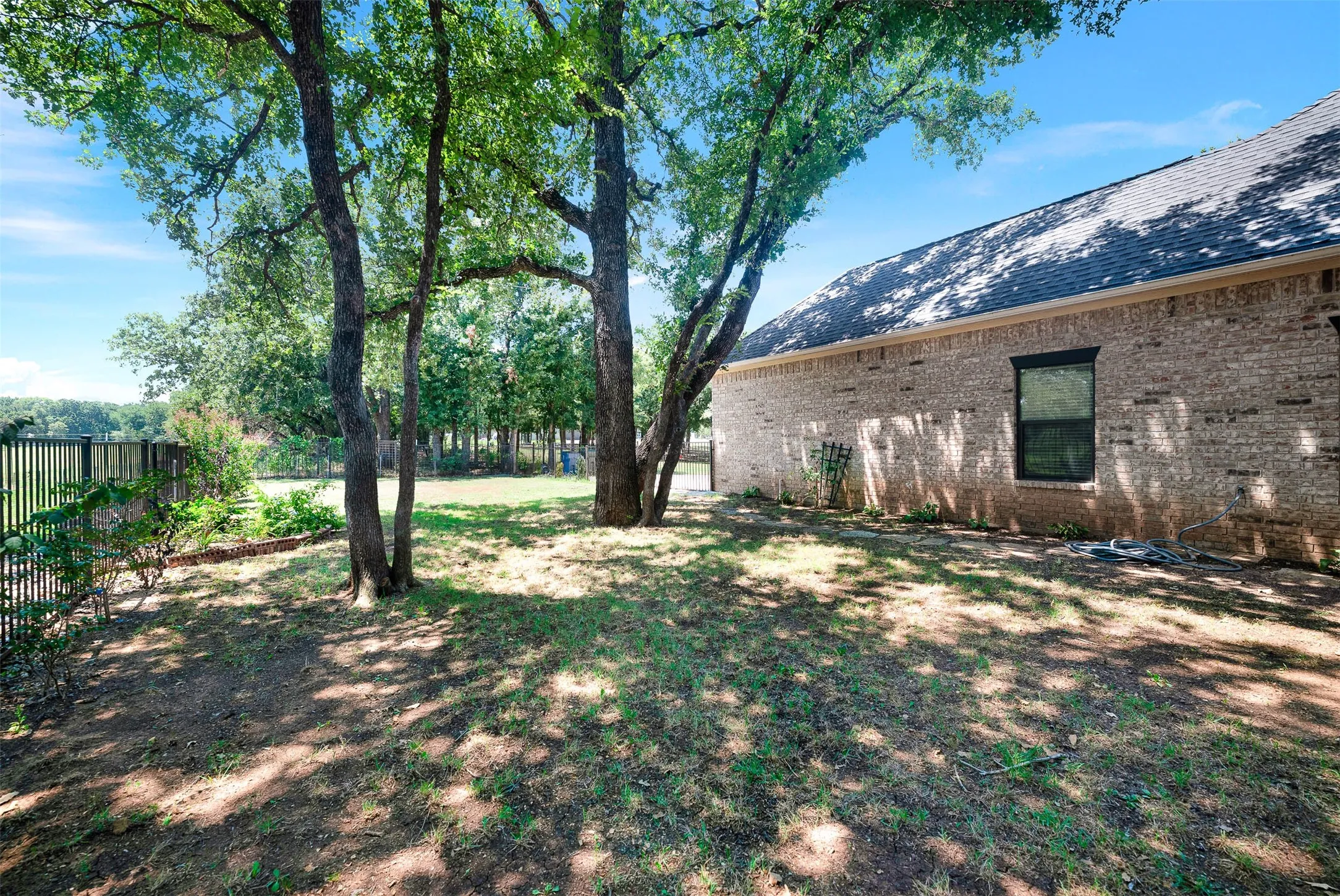 Single Family Residence For Sale in Parker County , 141 Birdie Drive, Lipan, Texas 76462, 4 Bedrooms, 3 Bathrooms, 3 Garage spaces, 3,008 Sqft, built in 2005, Price $549,000, mls#21343969, Real Estate Agent in Lipan, Homes For Sale in Parker county, Homes For Sale in Lipan, Realtor in Lipan Texas, Real Estate Brokerage Independent Realty Texas, Luminita Cordes Realtor