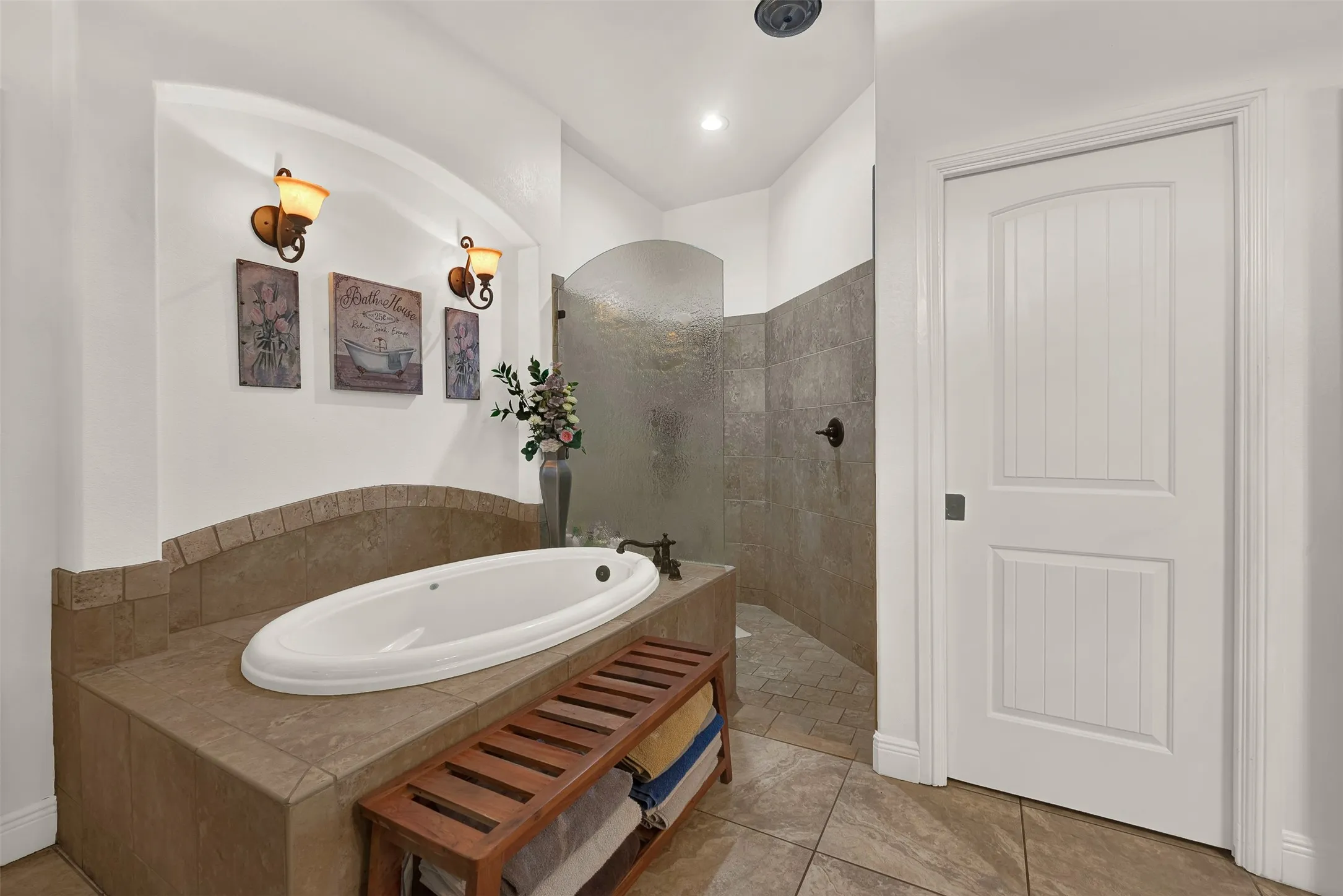 Single Family Residence For Sale in Parker County , 141 Birdie Drive, Lipan, Texas 76462, 4 Bedrooms, 3 Bathrooms, 3 Garage spaces, 3,008 Sqft, built in 2005, Price $549,000, mls#21343969, Real Estate Agent in Lipan, Homes For Sale in Parker county, Homes For Sale in Lipan, Realtor in Lipan Texas, Real Estate Brokerage Independent Realty Texas, Luminita Cordes Realtor