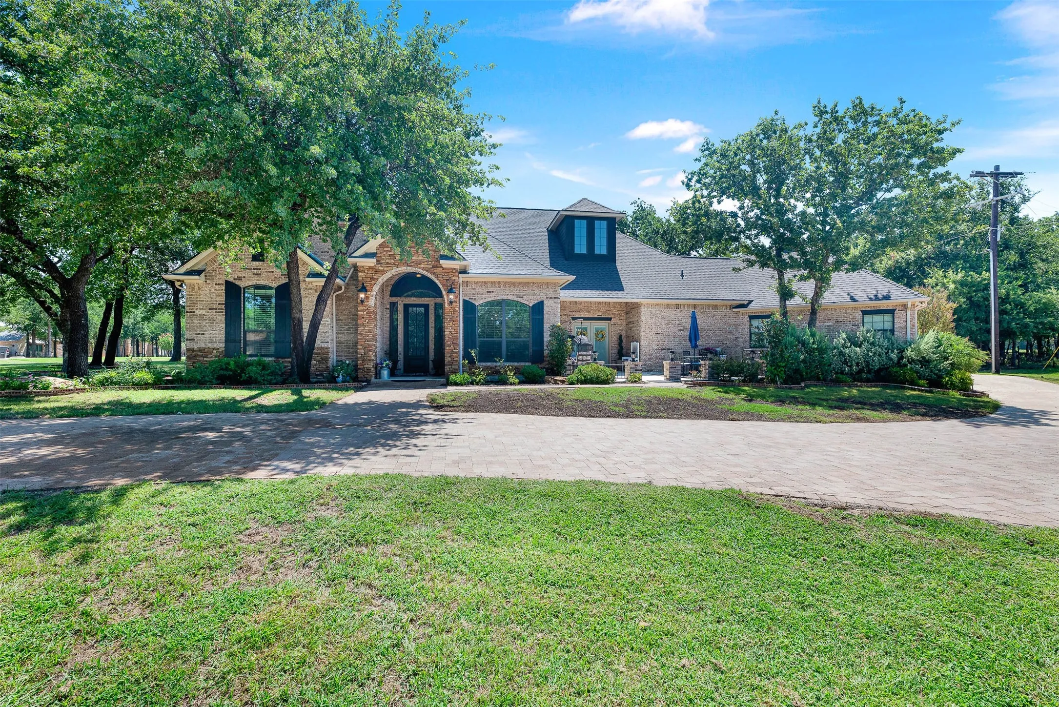 Single Family Residence For Sale in Parker County , 141 Birdie Drive, Lipan, Texas 76462, 4 Bedrooms, 3 Bathrooms, 3 Garage spaces, 3,008 Sqft, built in 2005, Price $549,000, mls#21343969, Real Estate Agent in Lipan, Homes For Sale in Parker county, Homes For Sale in Lipan, Realtor in Lipan Texas, Real Estate Brokerage Independent Realty Texas, Luminita Cordes Realtor