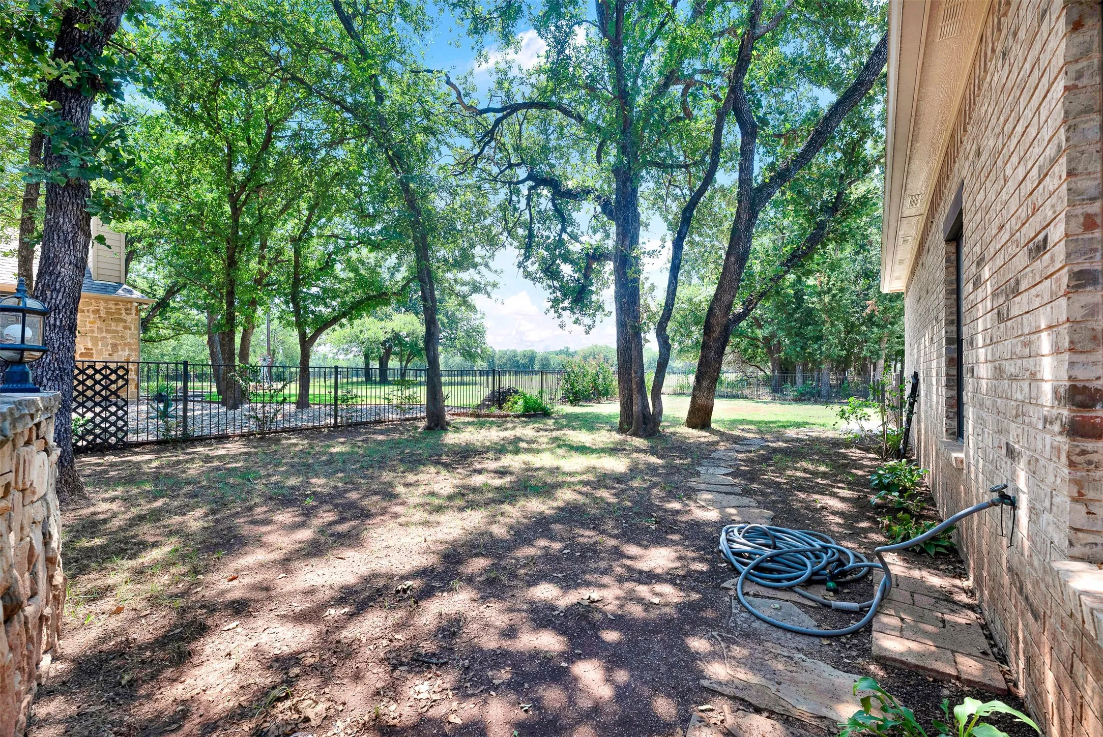 Single Family Residence For Sale in Parker County , 141 Birdie Drive, Lipan, Texas 76462, 4 Bedrooms, 3 Bathrooms, 3 Garage spaces, 3,008 Sqft, built in 2005, Price $549,000, mls#21343969, Real Estate Agent in Lipan, Homes For Sale in Parker county, Homes For Sale in Lipan, Realtor in Lipan Texas, Real Estate Brokerage Independent Realty Texas, Luminita Cordes Realtor