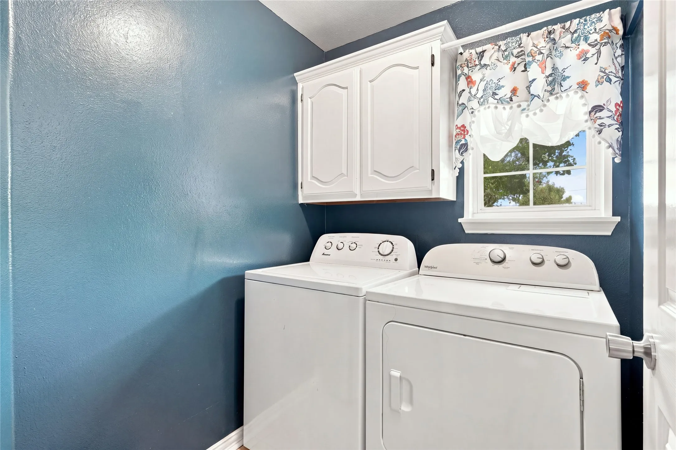 Single Family Residence For Sale in Kaufman County , 10534 Jennifer Circle, Forney, Texas 75126, 4 Bedroom, 3 Bathroom, 1 Garage spaces, 2,652 Sqft, built in 1995, mls#21349009, Real Estate Agent in Forney, Homes For Sale in Kaufman county, Homes For Sale in Forney, Realtor in Forney Texas, Real Estate Brokerage Independent Realty Texas, Luminita Cordes Realtor