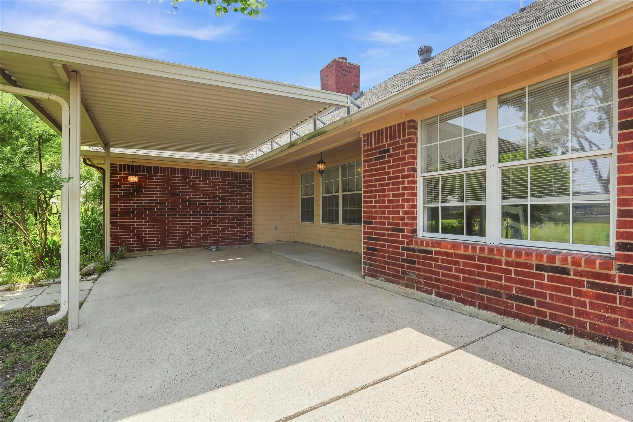 Single Family Residence For Sale in Kaufman County , 10534 Jennifer Circle, Forney, Texas 75126, 4 Bedroom, 3 Bathroom, 1 Garage spaces, 2,652 Sqft, built in 1995, mls#21349009, Real Estate Agent in Forney, Homes For Sale in Kaufman county, Homes For Sale in Forney, Realtor in Forney Texas, Real Estate Brokerage Independent Realty Texas, Luminita Cordes Realtor