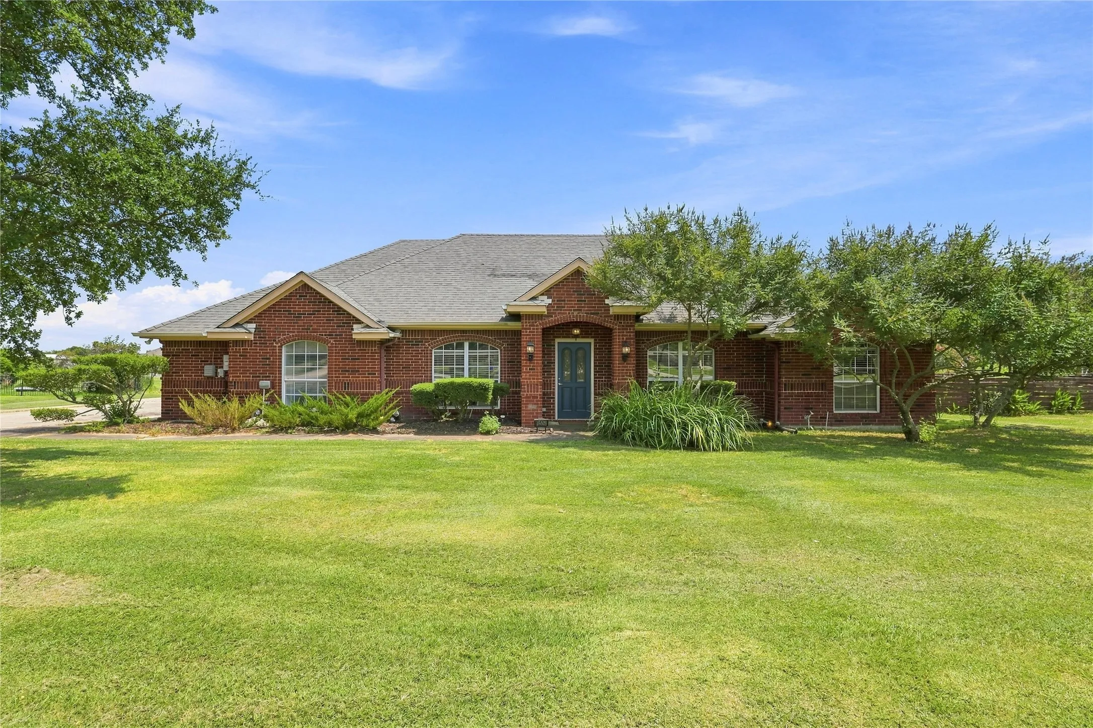 Single Family Residence For Sale in Kaufman County , 10534 Jennifer Circle, Forney, Texas 75126, 4 Bedroom, 3 Bathroom, 1 Garage spaces, 2,652 Sqft, built in 1995, mls#21349009, Real Estate Agent in Forney, Homes For Sale in Kaufman county, Homes For Sale in Forney, Realtor in Forney Texas, Real Estate Brokerage Independent Realty Texas, Luminita Cordes Realtor