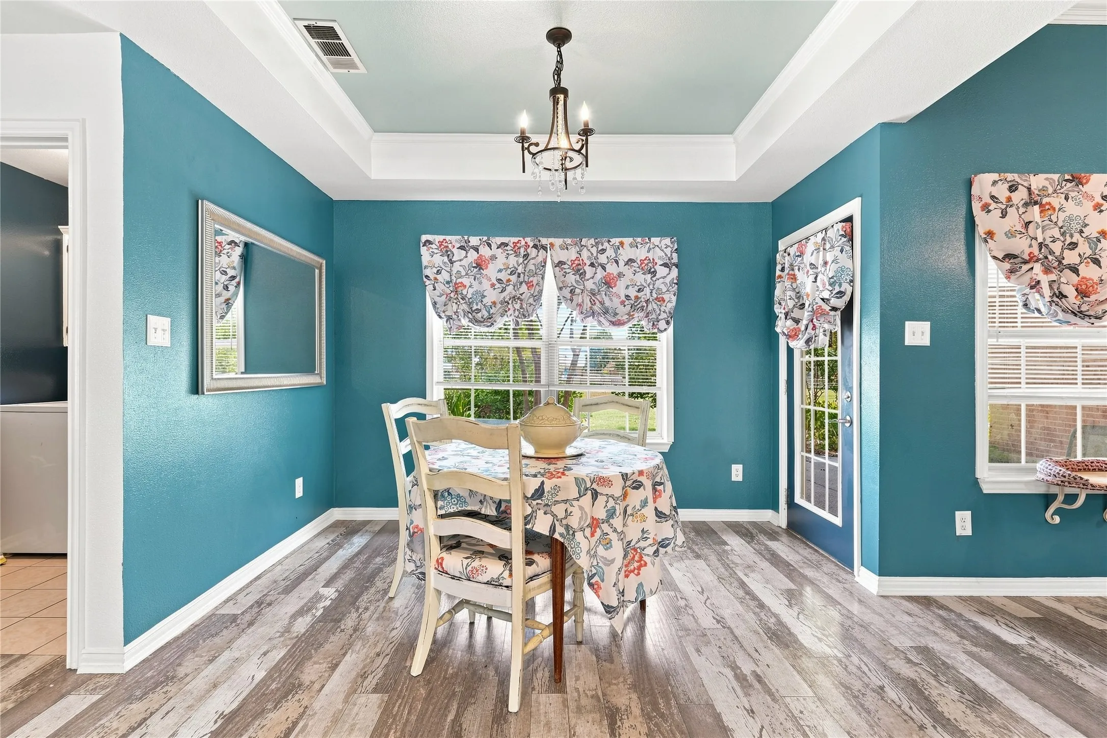 Single Family Residence For Sale in Kaufman County , 10534 Jennifer Circle, Forney, Texas 75126, 4 Bedroom, 3 Bathroom, 1 Garage spaces, 2,652 Sqft, built in 1995, mls#21349009, Real Estate Agent in Forney, Homes For Sale in Kaufman county, Homes For Sale in Forney, Realtor in Forney Texas, Real Estate Brokerage Independent Realty Texas, Luminita Cordes Realtor