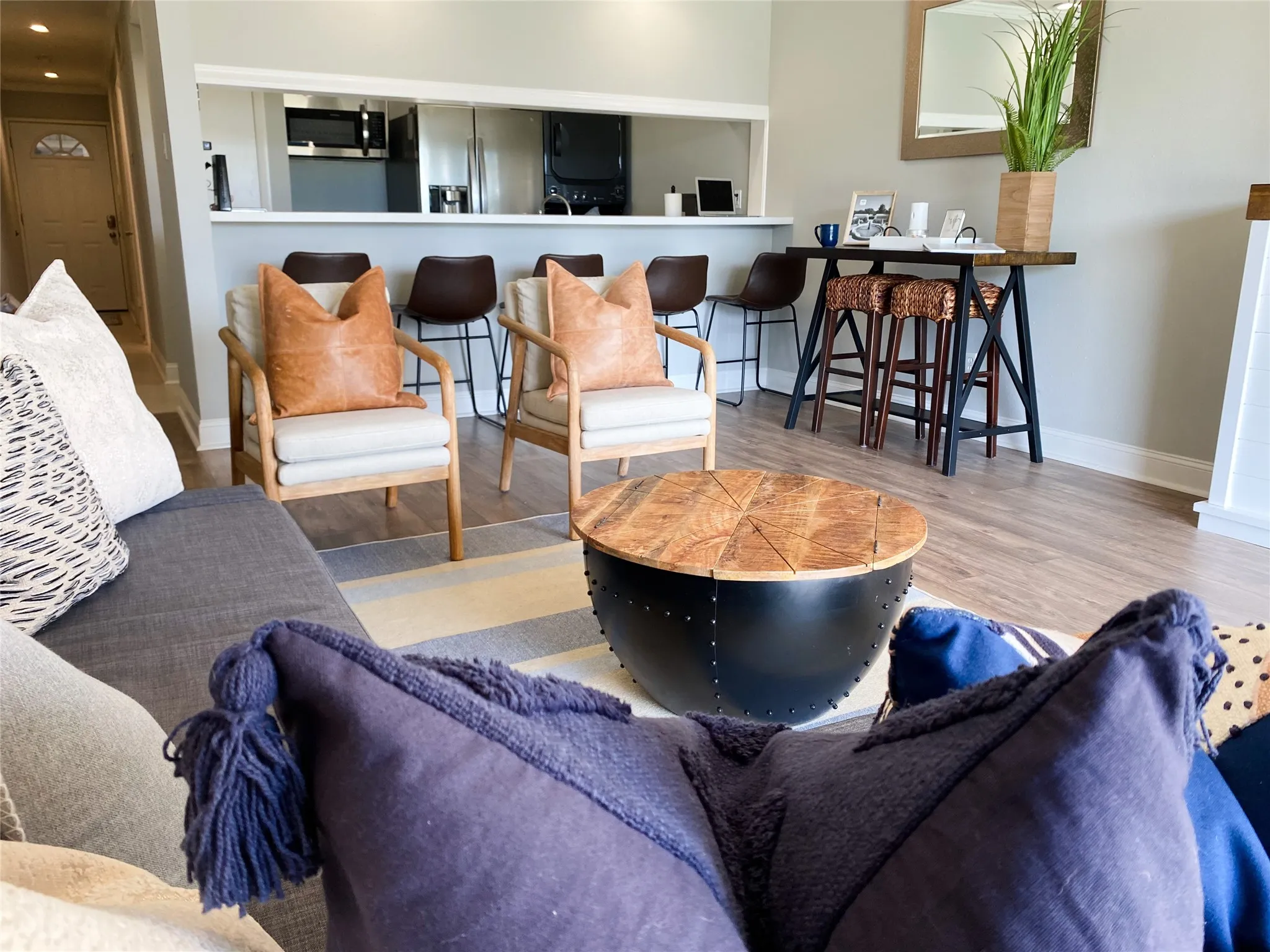 Condominium For Sale in Montgomery County , 12600 Melville 122B, Montgomery, Texas 77356, 1 Bedroom, 1 Bathroom, Garage spaces, 680 Sqft, built in 1974, mls#21353803, Real Estate Agent in Montgomery, Homes For Sale in Montgomery county, Homes For Sale in Montgomery, Realtor in Montgomery Texas, Real Estate Brokerage Independent Realty Texas, Luminita Cordes Realtor