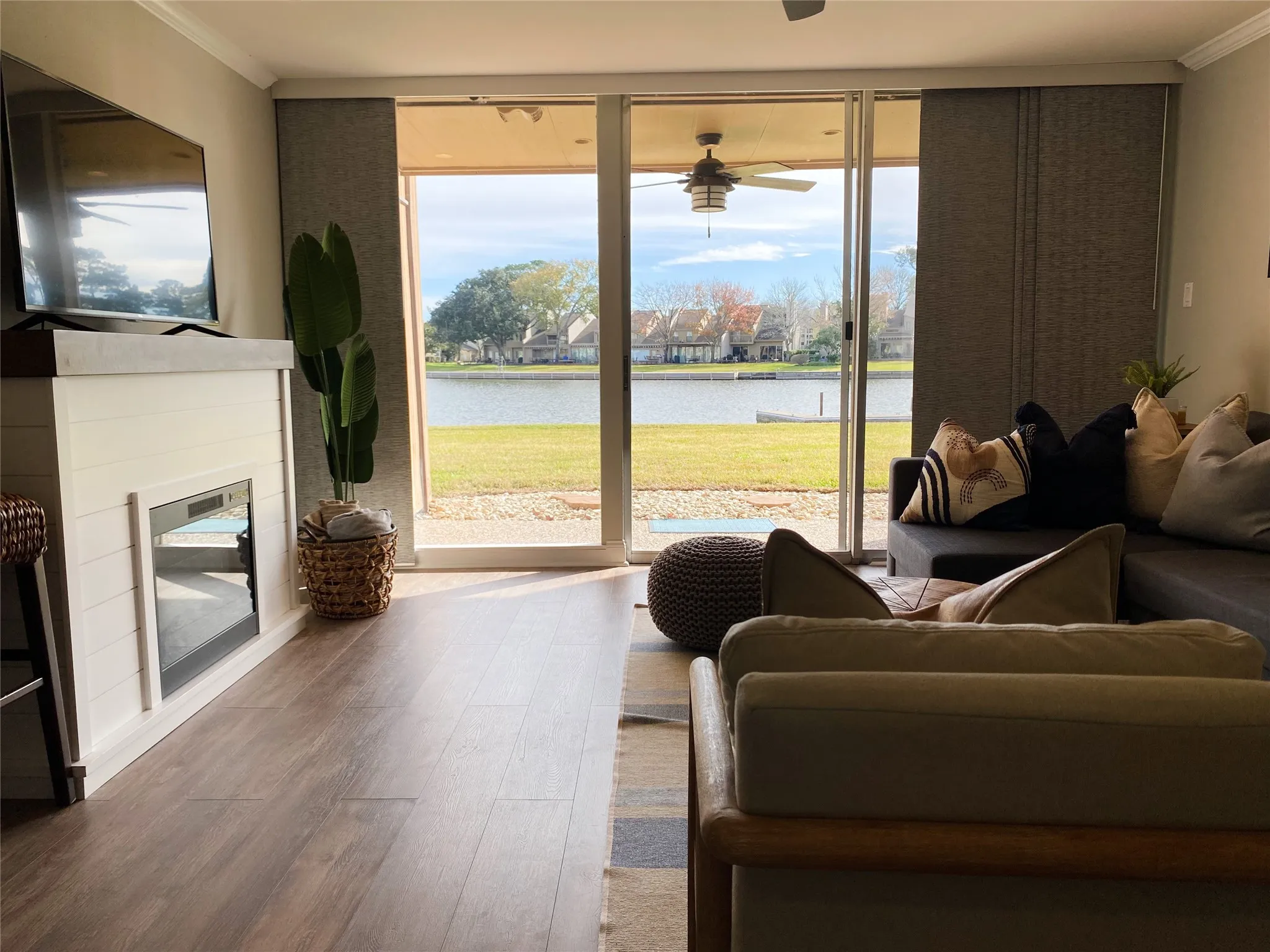 Condominium For Sale in Montgomery County , 12600 Melville 122B, Montgomery, Texas 77356, 1 Bedroom, 1 Bathroom, Garage spaces, 680 Sqft, built in 1974, mls#21353803, Real Estate Agent in Montgomery, Homes For Sale in Montgomery county, Homes For Sale in Montgomery, Realtor in Montgomery Texas, Real Estate Brokerage Independent Realty Texas, Luminita Cordes Realtor