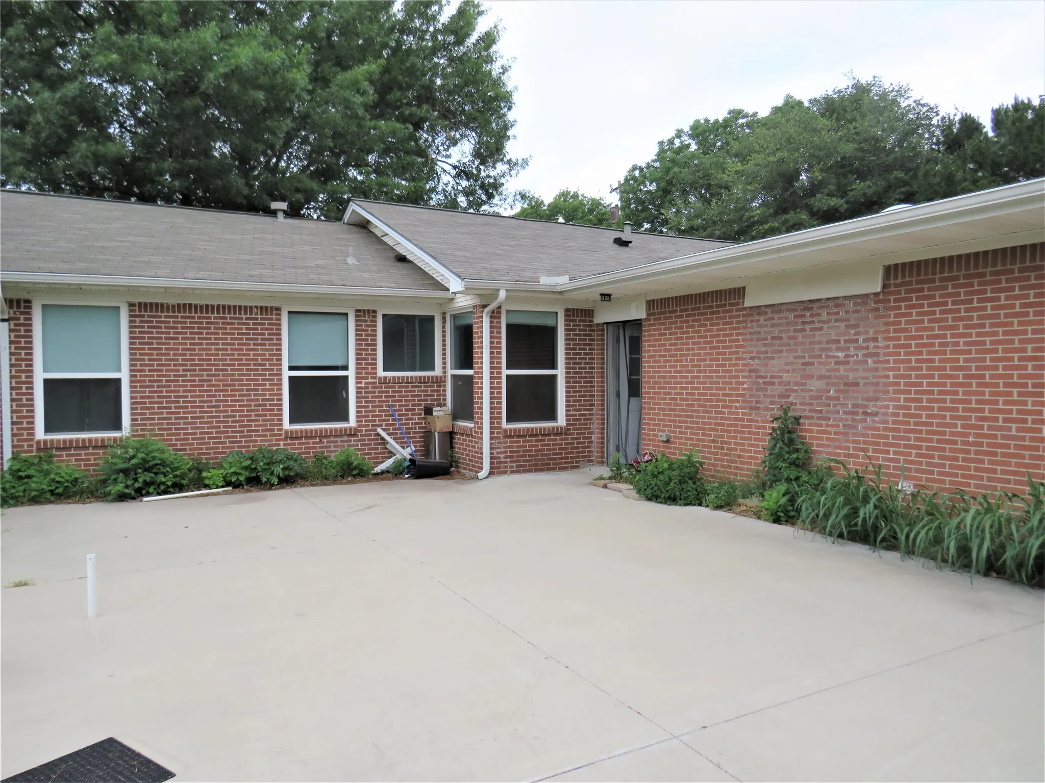 Single Family Residence For Rent in Denton County , 1026 Thomas Street, Denton, Texas 76201, 4 Bedroom, 3 Bathroom, Garage spaces, 1,900 Sqft, built in 1955, mls#21353665, Real Estate Agent in Denton, Homes For Rent in Denton county, Homes For Rent in Denton, Realtor in Denton Texas, Real Estate Brokerage Independent Realty Texas, Luminita Cordes Realtor