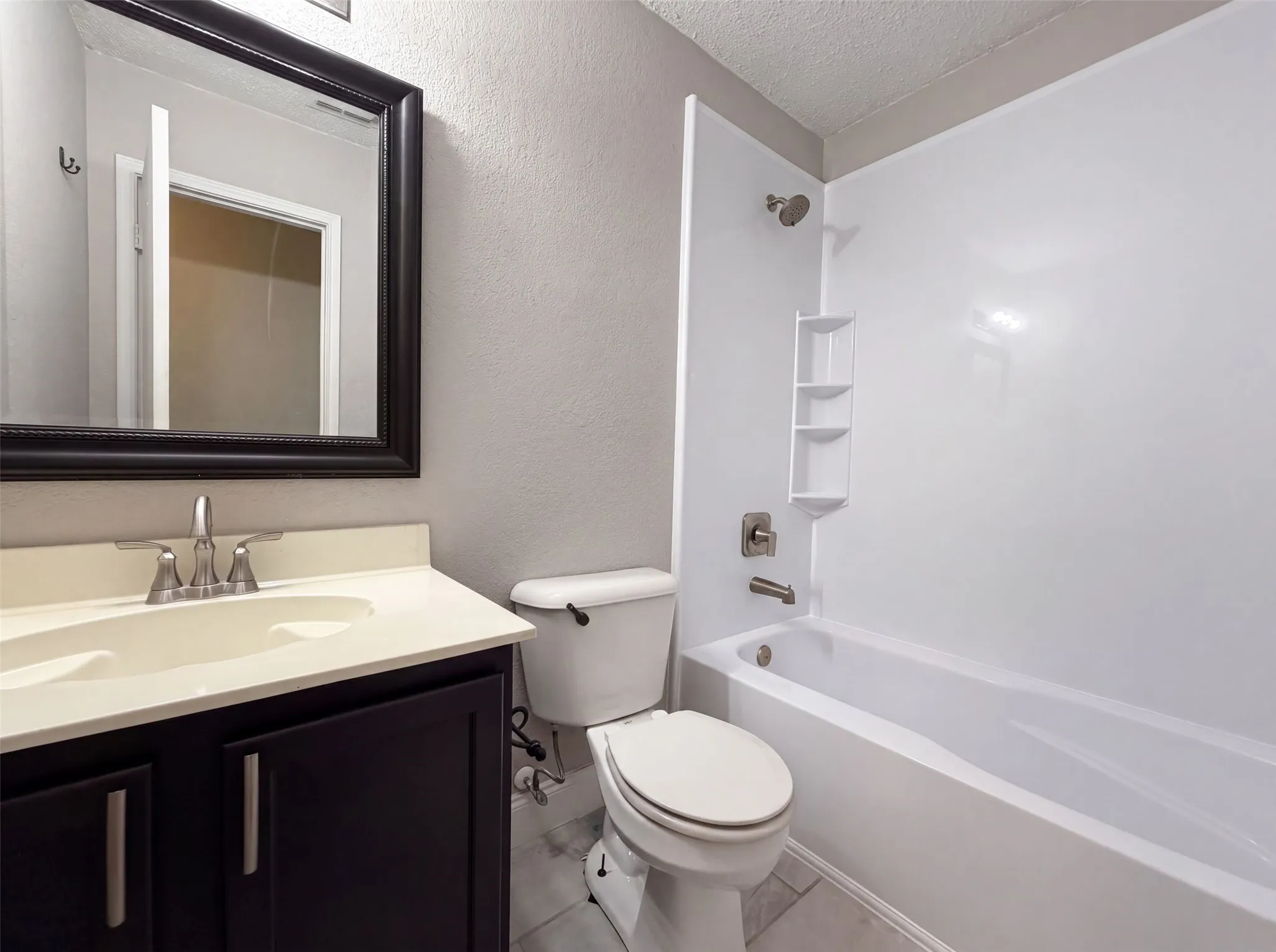 Single Family Residence For Sale in Tarrant County , 5244 New Castleton Lane, Fort Worth, Texas 76135, 3 Bedroom, 2 Bathroom, 2 Garage spaces, 1,462 Sqft, built in 2002, mls#21353810, Real Estate Agent in Fort Worth, Homes For Sale in Tarrant county, Homes For Sale in Fort Worth, Realtor in Fort Worth Texas, Real Estate Brokerage Independent Realty Texas, Luminita Cordes Realtor
