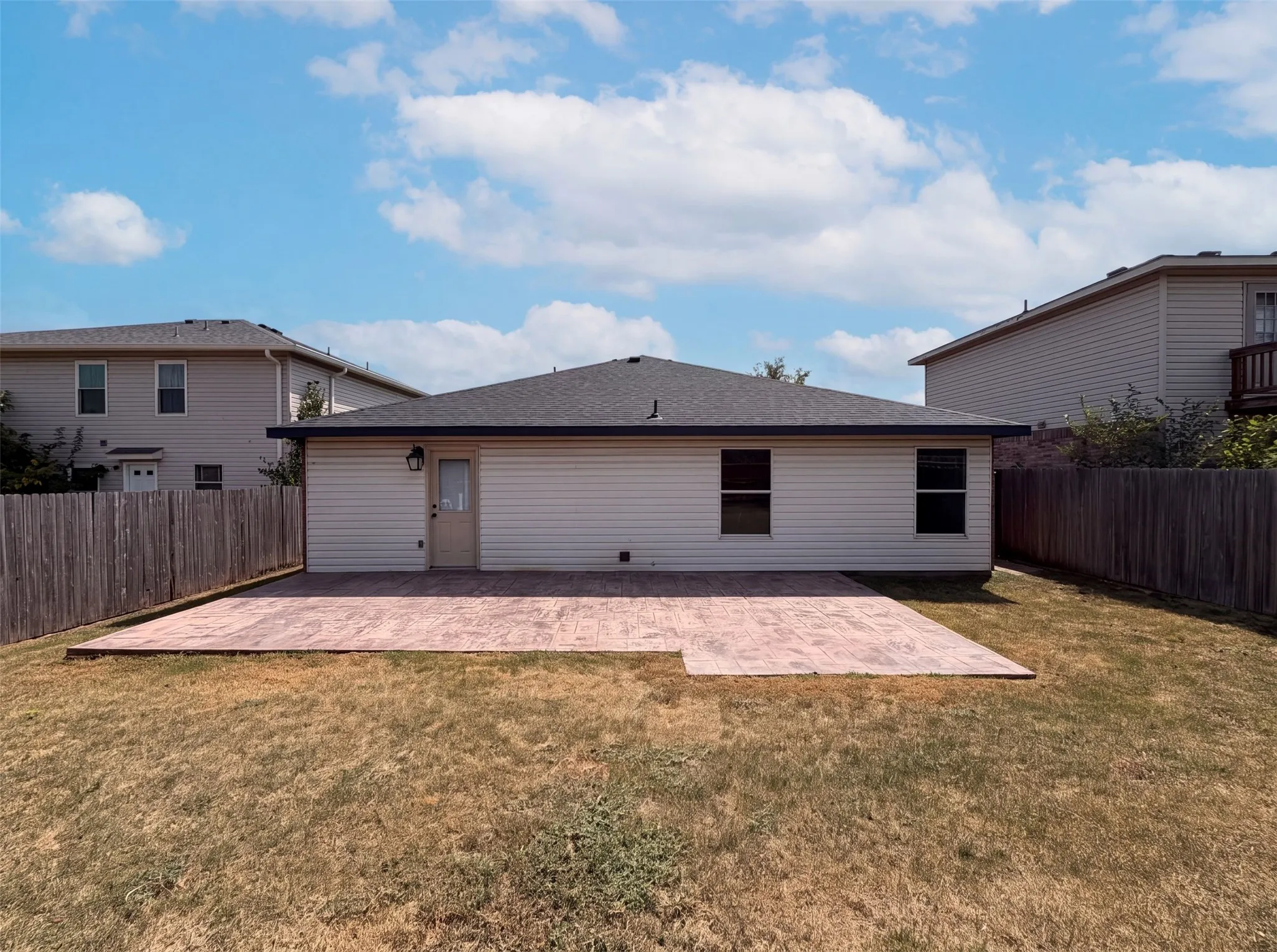 Single Family Residence For Sale in Tarrant County , 5244 New Castleton Lane, Fort Worth, Texas 76135, 3 Bedroom, 2 Bathroom, 2 Garage spaces, 1,462 Sqft, built in 2002, mls#21353810, Real Estate Agent in Fort Worth, Homes For Sale in Tarrant county, Homes For Sale in Fort Worth, Realtor in Fort Worth Texas, Real Estate Brokerage Independent Realty Texas, Luminita Cordes Realtor