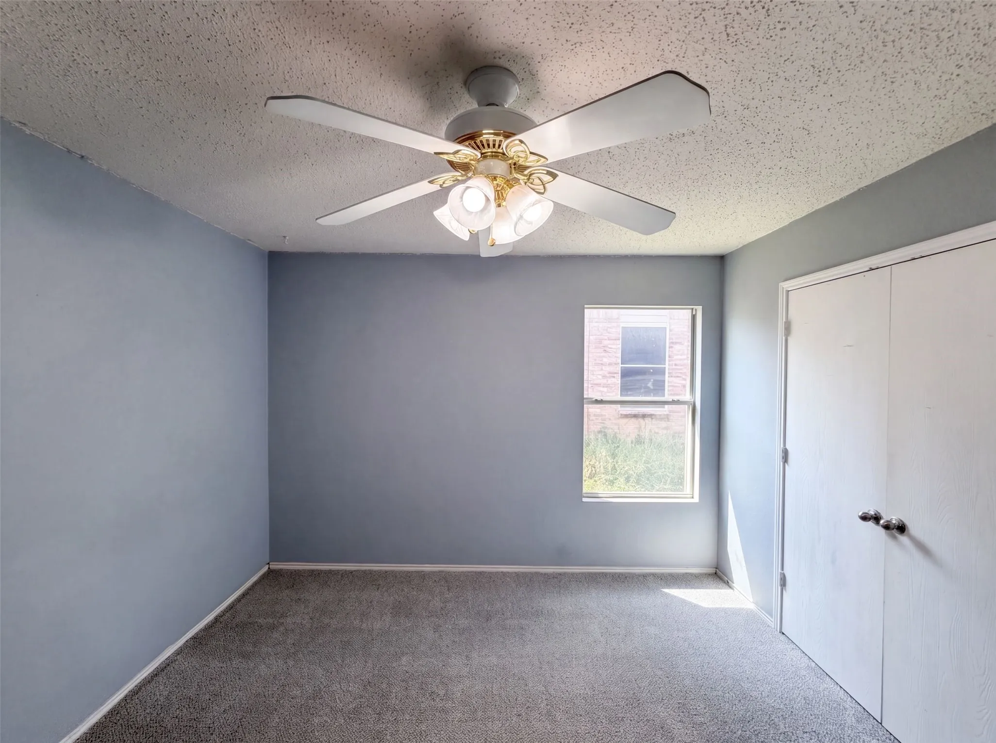 Single Family Residence For Sale in Tarrant County , 5244 New Castleton Lane, Fort Worth, Texas 76135, 3 Bedroom, 2 Bathroom, 2 Garage spaces, 1,462 Sqft, built in 2002, mls#21353810, Real Estate Agent in Fort Worth, Homes For Sale in Tarrant county, Homes For Sale in Fort Worth, Realtor in Fort Worth Texas, Real Estate Brokerage Independent Realty Texas, Luminita Cordes Realtor
