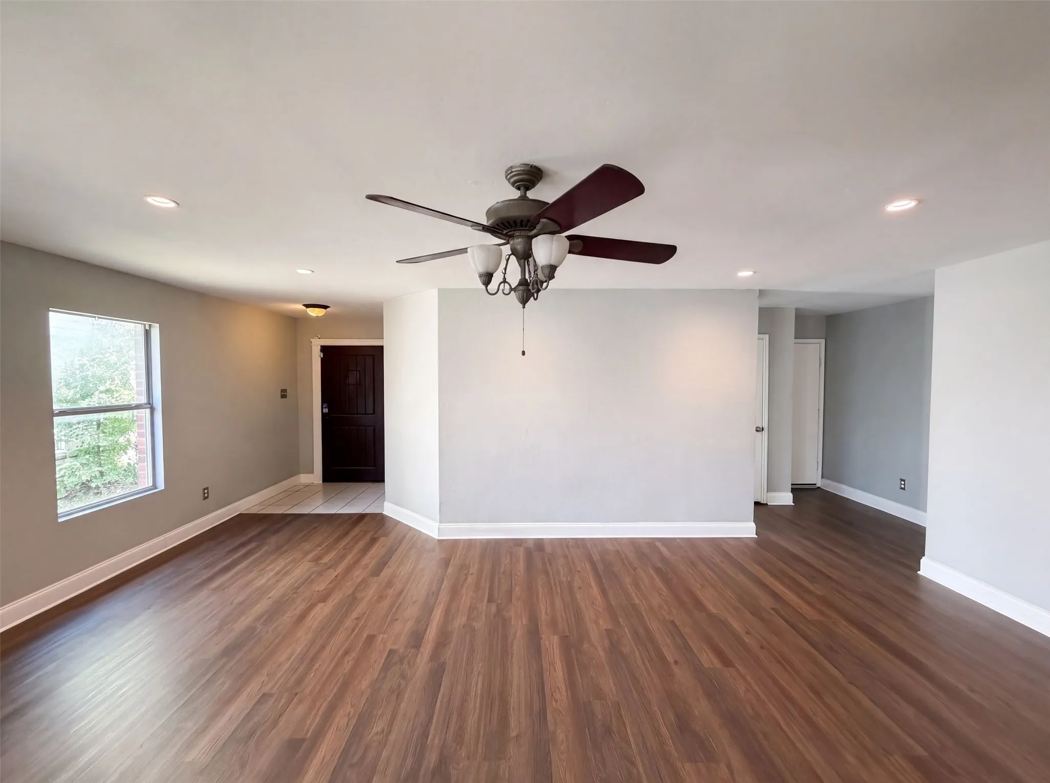 Single Family Residence For Sale in Tarrant County , 5244 New Castleton Lane, Fort Worth, Texas 76135, 3 Bedroom, 2 Bathroom, 2 Garage spaces, 1,462 Sqft, built in 2002, mls#21353810, Real Estate Agent in Fort Worth, Homes For Sale in Tarrant county, Homes For Sale in Fort Worth, Realtor in Fort Worth Texas, Real Estate Brokerage Independent Realty Texas, Luminita Cordes Realtor