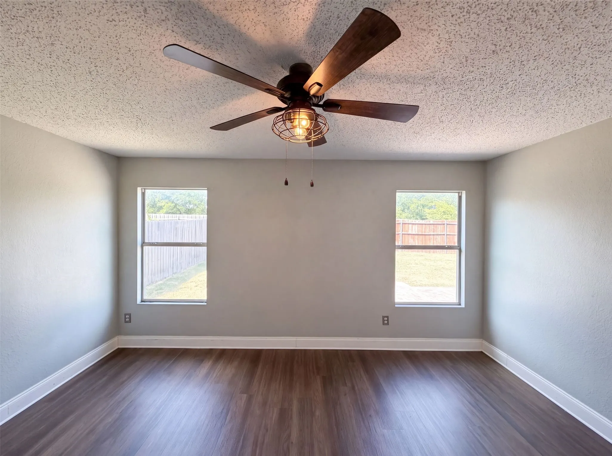 Single Family Residence For Sale in Tarrant County , 5244 New Castleton Lane, Fort Worth, Texas 76135, 3 Bedroom, 2 Bathroom, 2 Garage spaces, 1,462 Sqft, built in 2002, mls#21353810, Real Estate Agent in Fort Worth, Homes For Sale in Tarrant county, Homes For Sale in Fort Worth, Realtor in Fort Worth Texas, Real Estate Brokerage Independent Realty Texas, Luminita Cordes Realtor