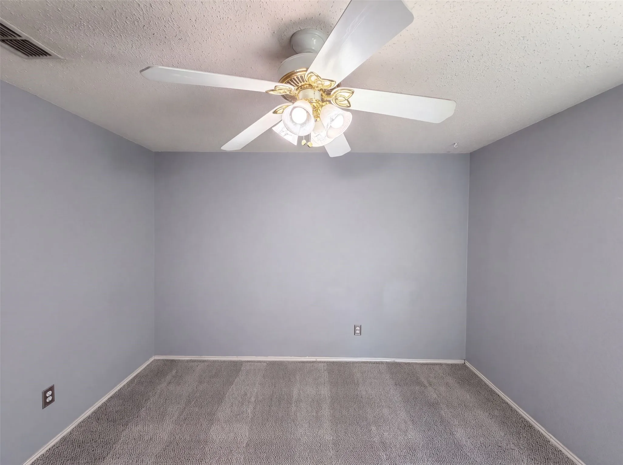 Single Family Residence For Sale in Tarrant County , 5244 New Castleton Lane, Fort Worth, Texas 76135, 3 Bedroom, 2 Bathroom, 2 Garage spaces, 1,462 Sqft, built in 2002, mls#21353810, Real Estate Agent in Fort Worth, Homes For Sale in Tarrant county, Homes For Sale in Fort Worth, Realtor in Fort Worth Texas, Real Estate Brokerage Independent Realty Texas, Luminita Cordes Realtor