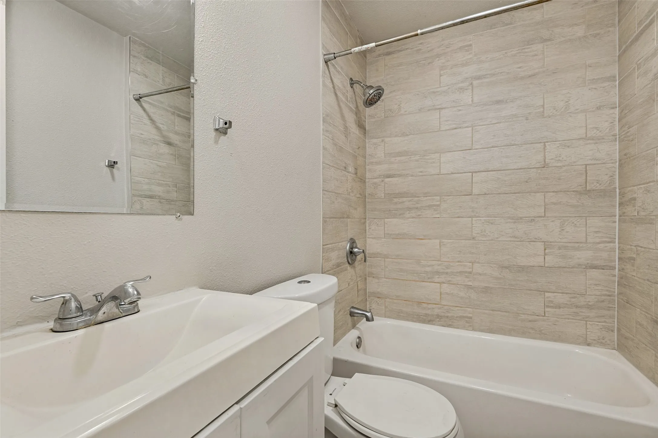Single Family Residence For Rent in Dallas County , 3221 Ridgeview Circle, Irving, Texas 75062, 3 Bedrooms, 2 Bathrooms, Garage spaces, 1,908 Sqft, built in 1961, Price $2,200, mls#21353816, Real Estate Agent in Irving, Homes For Rent in Dallas county, Homes For Rent in Irving, Realtor in Irving Texas, Real Estate Brokerage Independent Realty Texas, Luminita Cordes Realtor