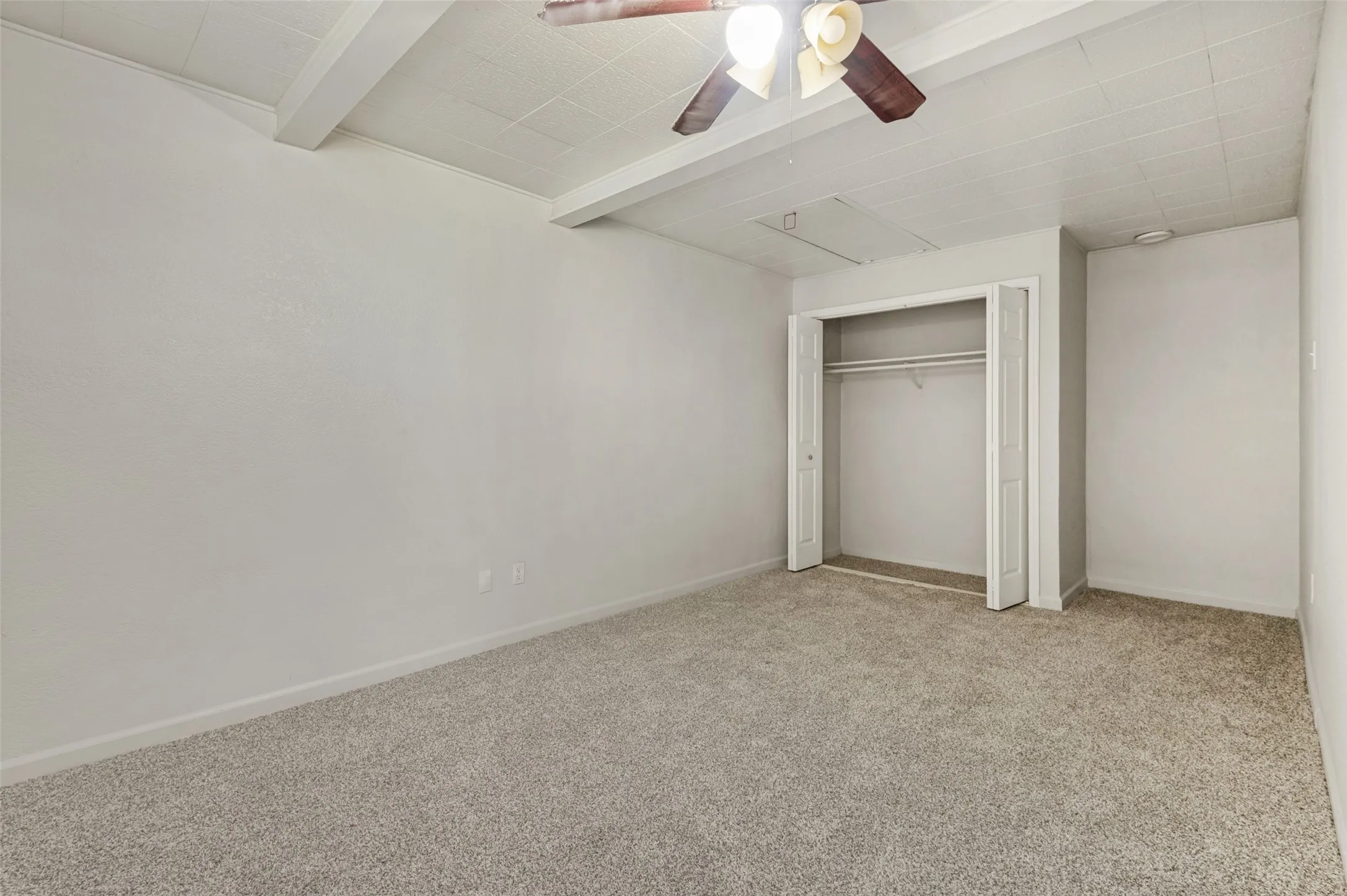 Single Family Residence For Rent in Dallas County , 3221 Ridgeview Circle, Irving, Texas 75062, 3 Bedrooms, 2 Bathrooms, Garage spaces, 1,908 Sqft, built in 1961, Price $2,200, mls#21353816, Real Estate Agent in Irving, Homes For Rent in Dallas county, Homes For Rent in Irving, Realtor in Irving Texas, Real Estate Brokerage Independent Realty Texas, Luminita Cordes Realtor