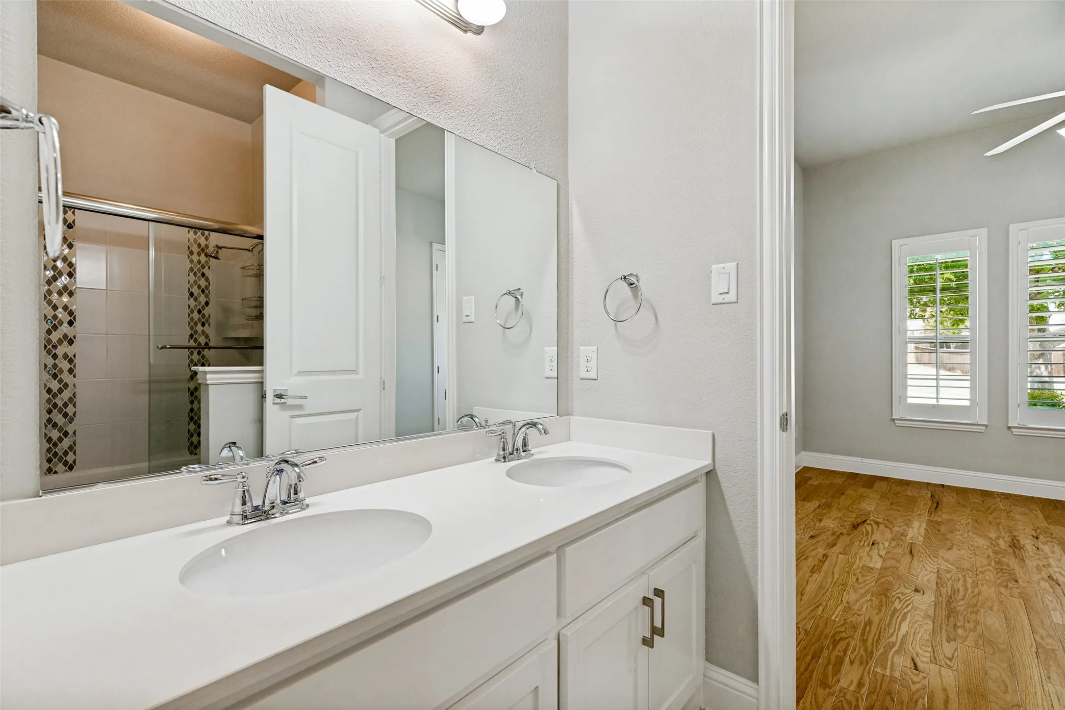 Double vanity with integrated sinks and chrome fixtures