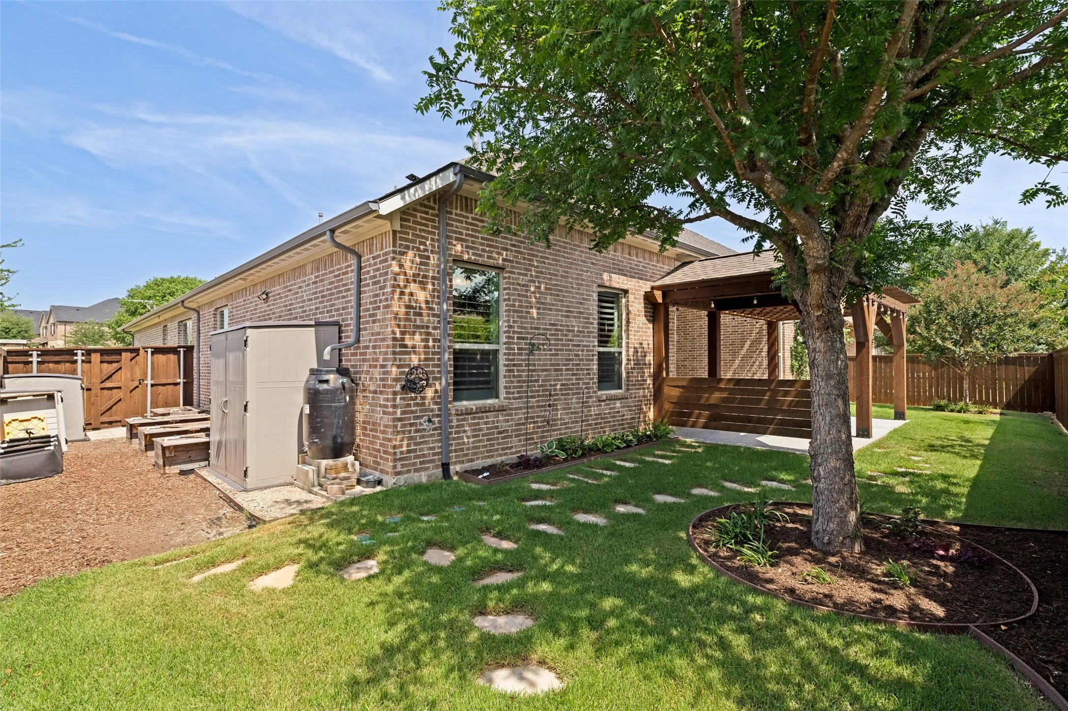 Single Family Residence For Sale in Collin County , 7700 Weatherford Trace, Mc Kinney, Texas 75071, 4 Bedroom, 4 Bathroom, 3 Garage spaces, 3,288 Sqft, built in 2015, mls#21353731, Real Estate Agent in Mc Kinney, Homes For Sale in Collin county, Homes For Sale in Mc Kinney, Realtor in Mc Kinney Texas, Real Estate Brokerage Independent Realty Texas, Luminita Cordes Realtor